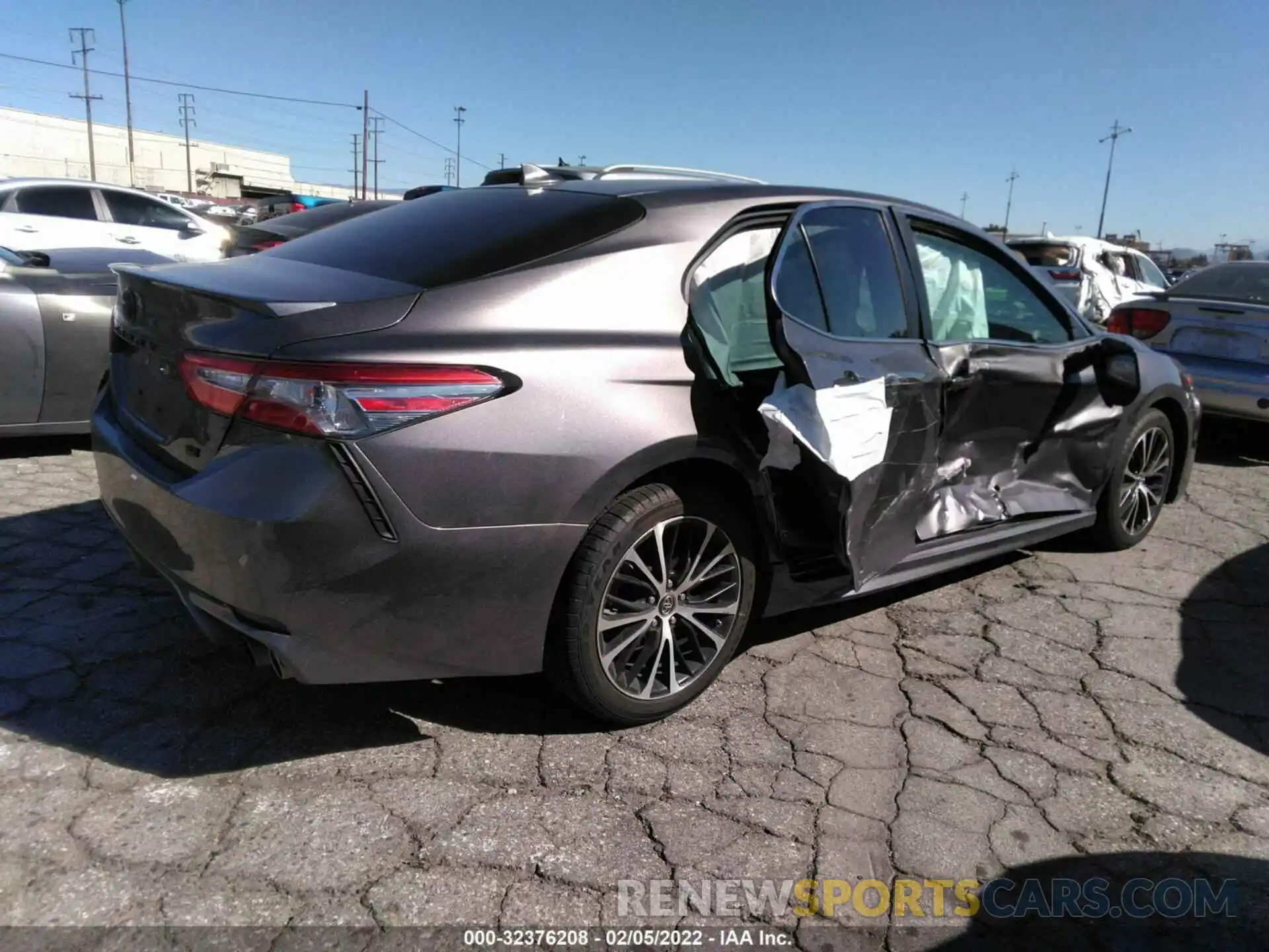 4 Photograph of a damaged car 4T1B11HK0KU241288 TOYOTA CAMRY 2019