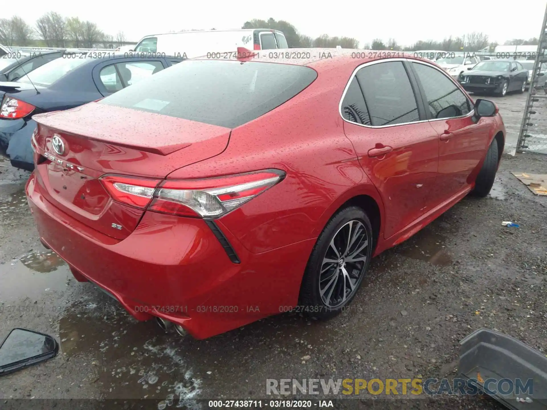 4 Photograph of a damaged car 4T1B11HK0KU241677 TOYOTA CAMRY 2019