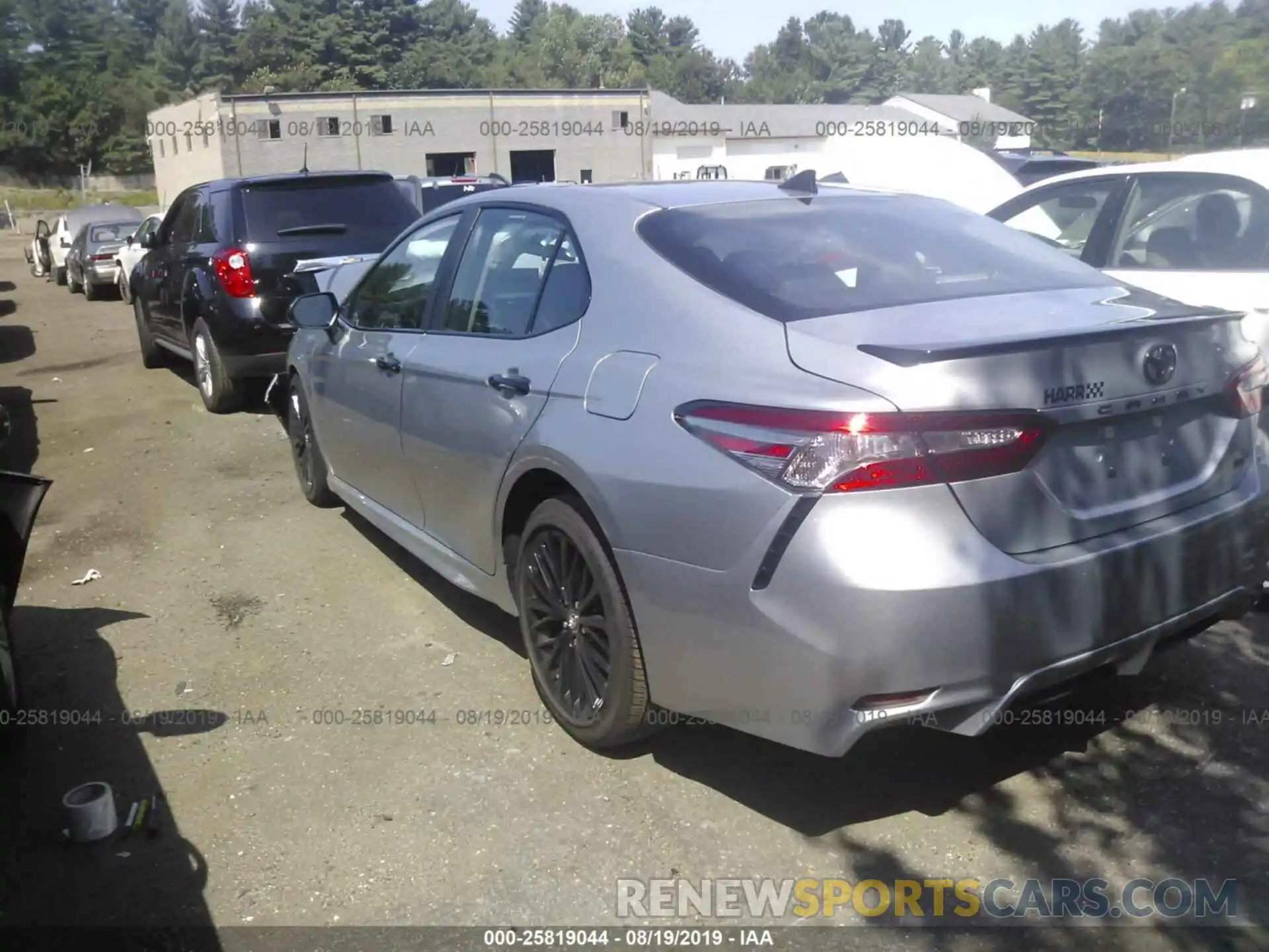 3 Photograph of a damaged car 4T1B11HK0KU242523 TOYOTA CAMRY 2019