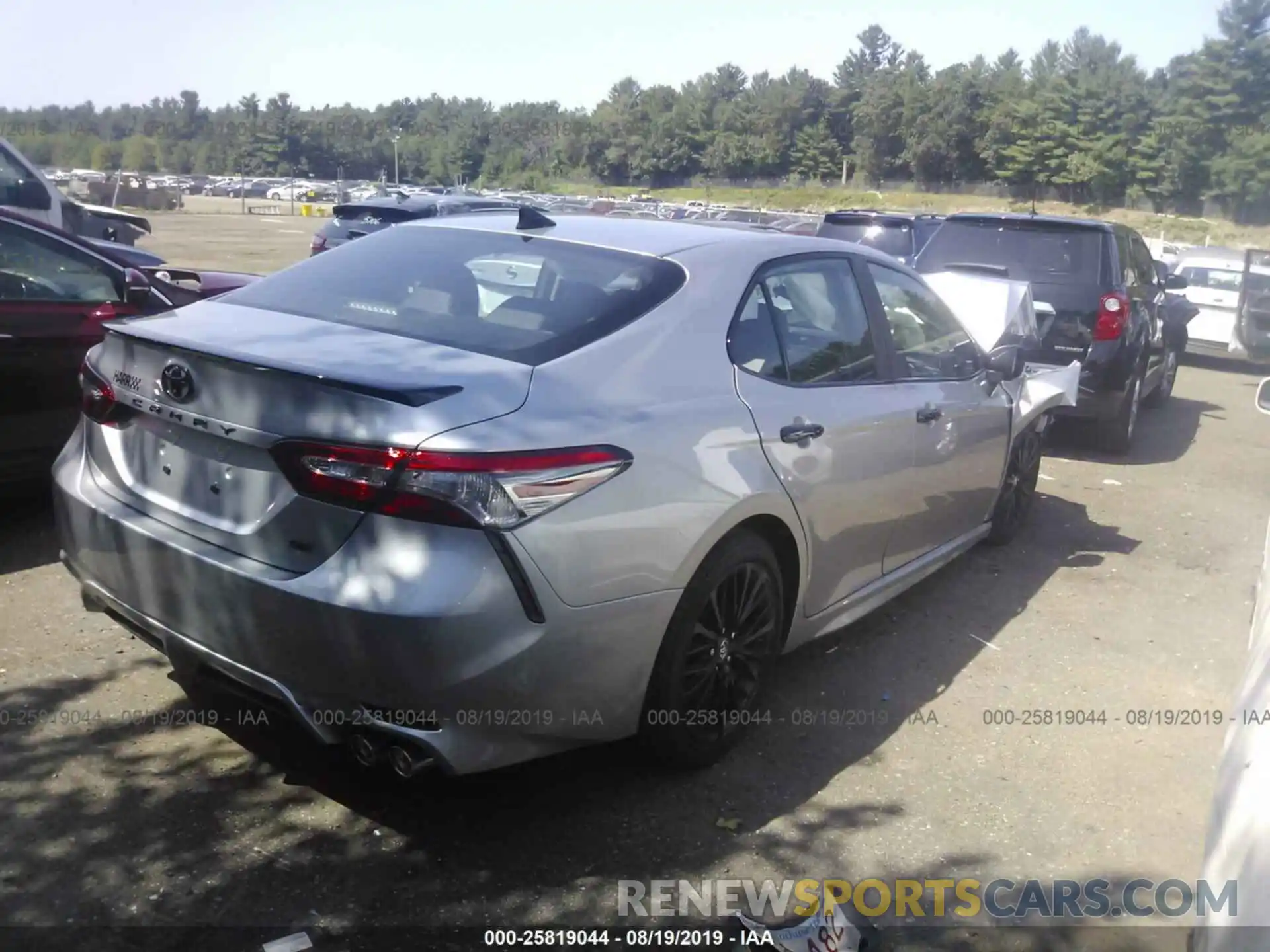 4 Photograph of a damaged car 4T1B11HK0KU242523 TOYOTA CAMRY 2019