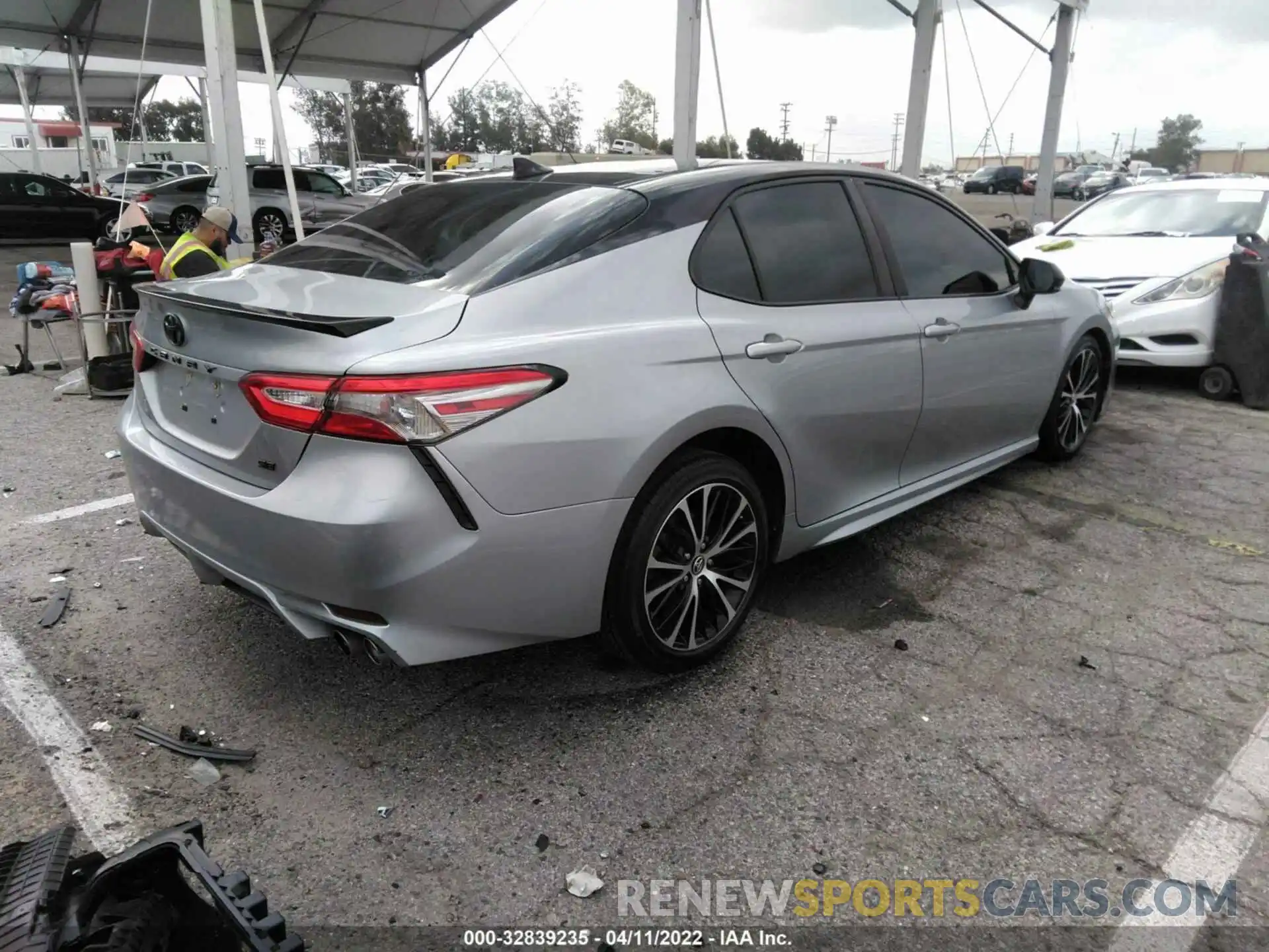 4 Фотография поврежденного автомобиля 4T1B11HK0KU245003 TOYOTA CAMRY 2019