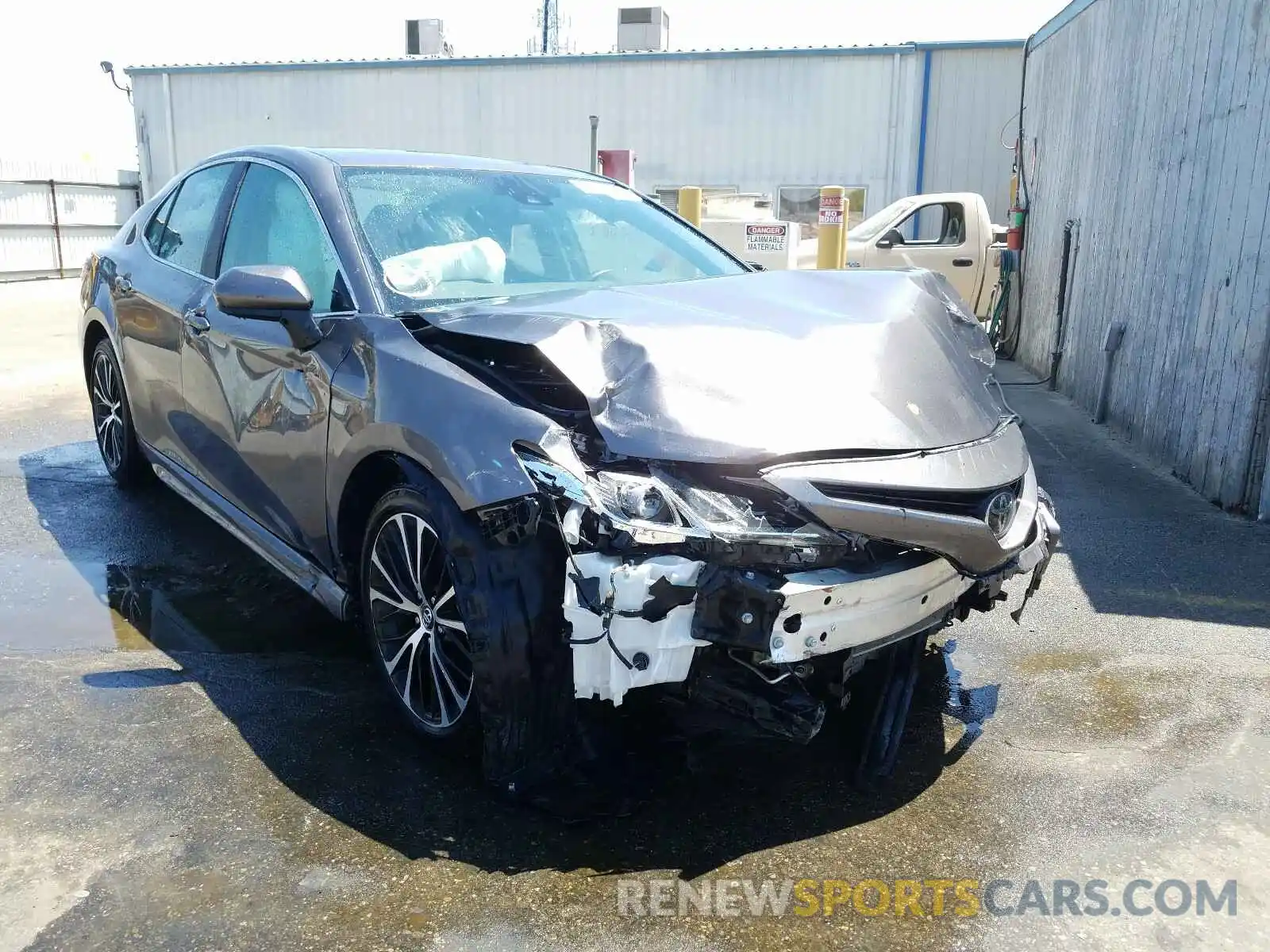 1 Photograph of a damaged car 4T1B11HK0KU248645 TOYOTA CAMRY 2019