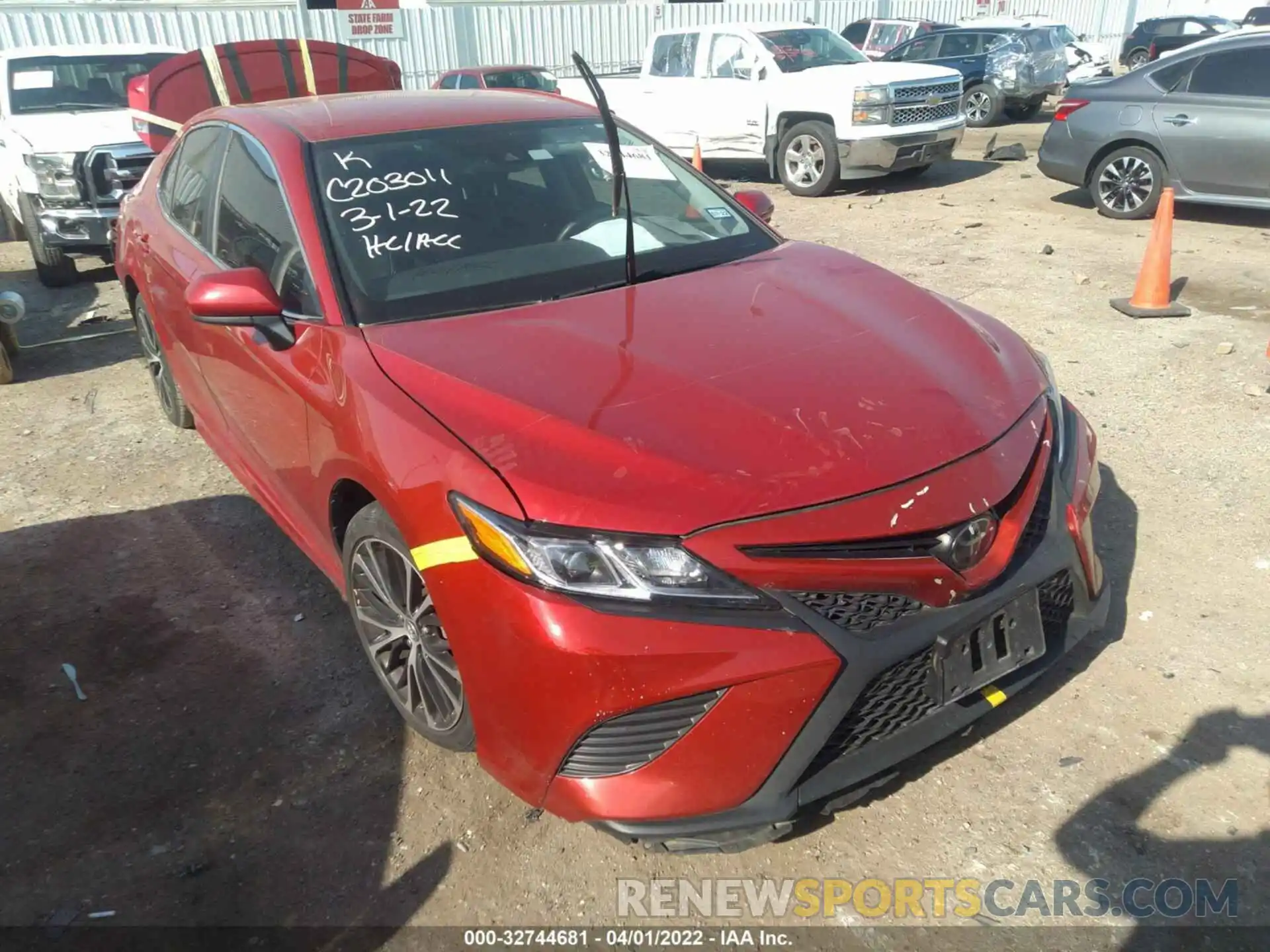 1 Photograph of a damaged car 4T1B11HK0KU248824 TOYOTA CAMRY 2019