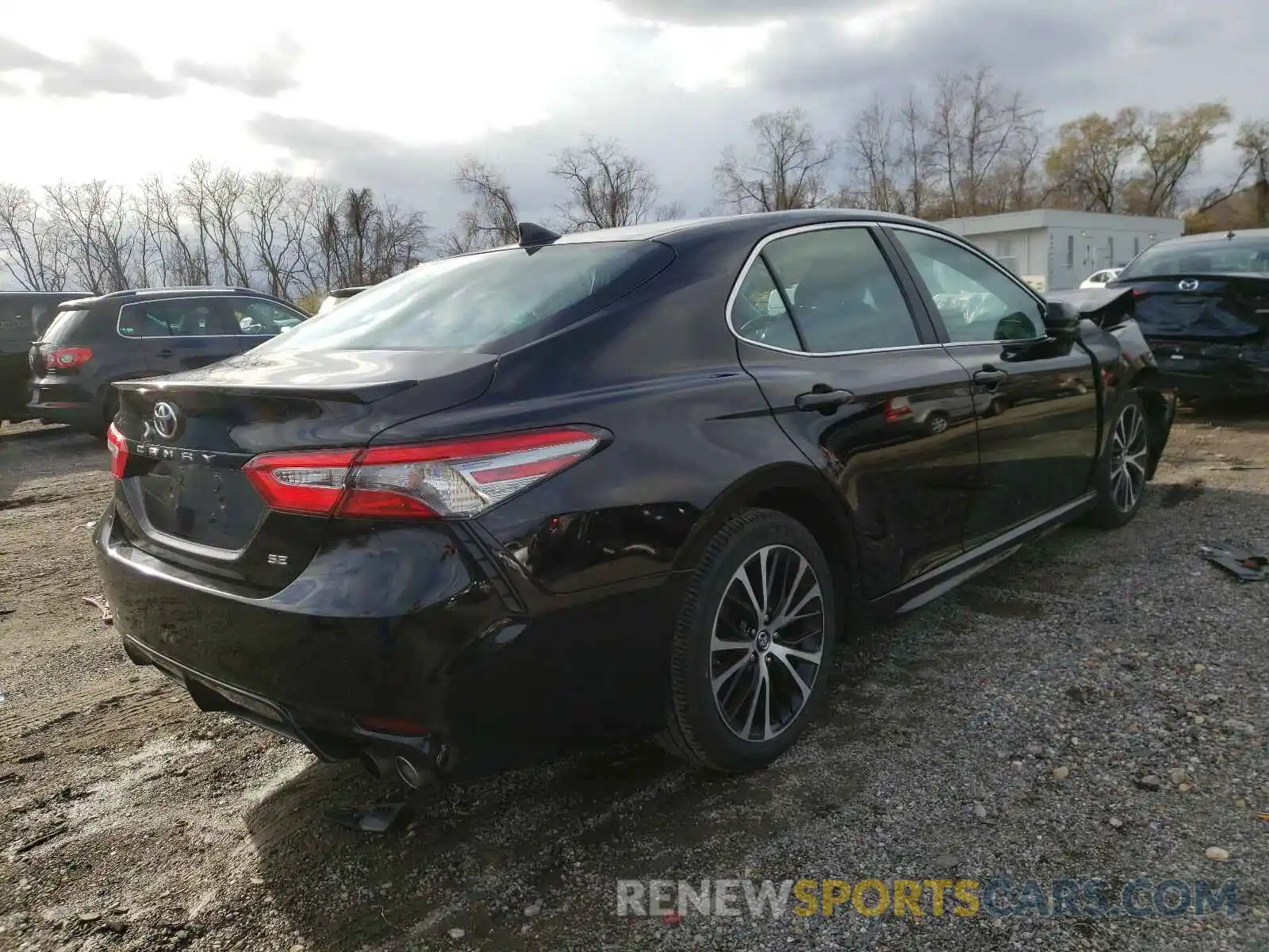 4 Photograph of a damaged car 4T1B11HK0KU252288 TOYOTA CAMRY 2019