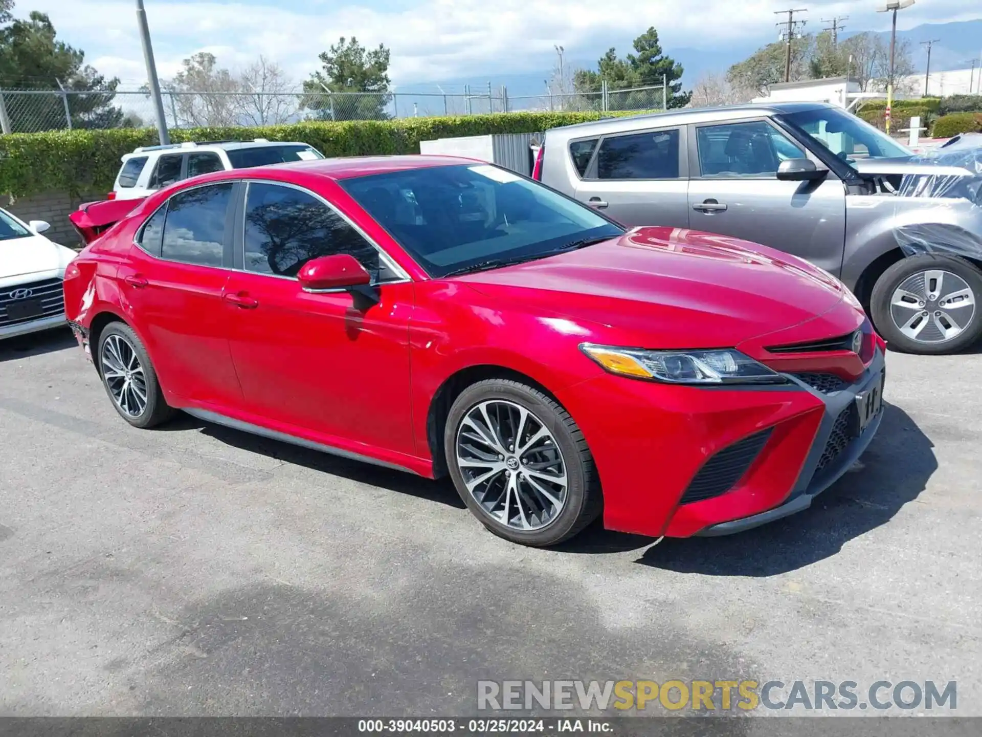 1 Photograph of a damaged car 4T1B11HK0KU256499 TOYOTA CAMRY 2019