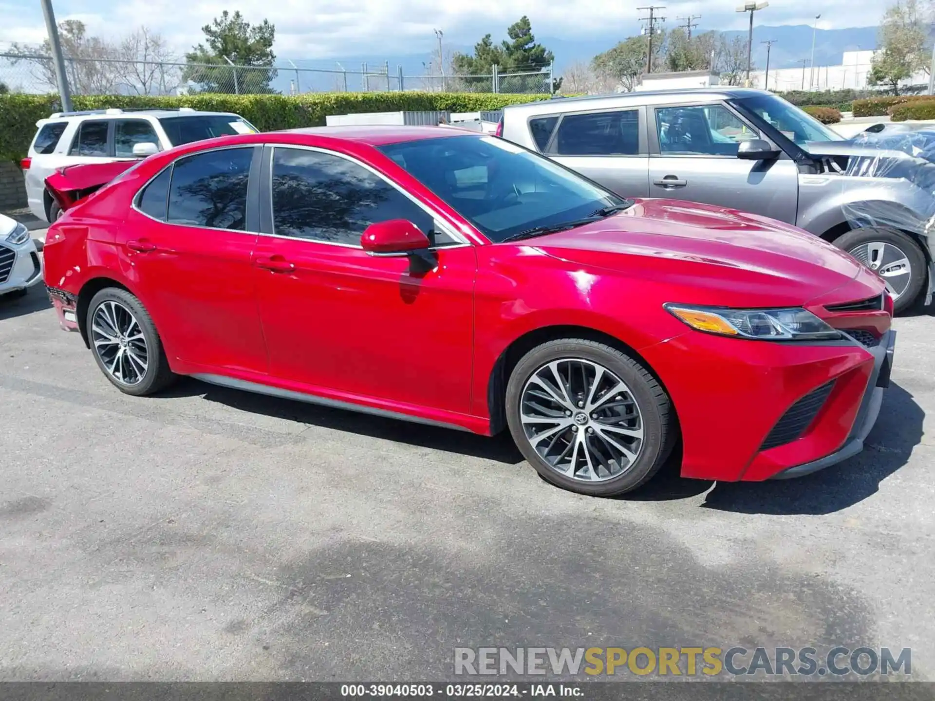 13 Photograph of a damaged car 4T1B11HK0KU256499 TOYOTA CAMRY 2019