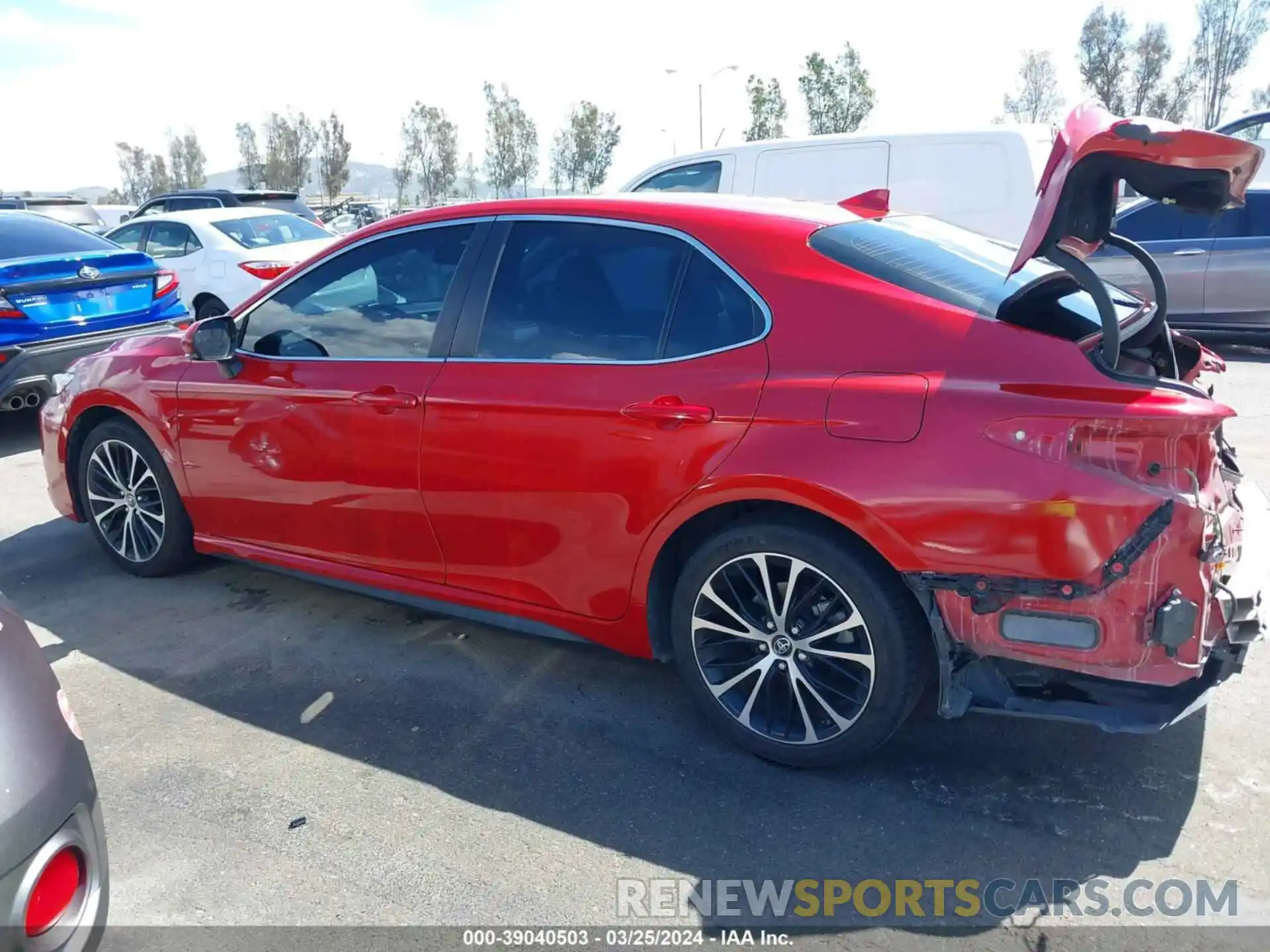 14 Photograph of a damaged car 4T1B11HK0KU256499 TOYOTA CAMRY 2019