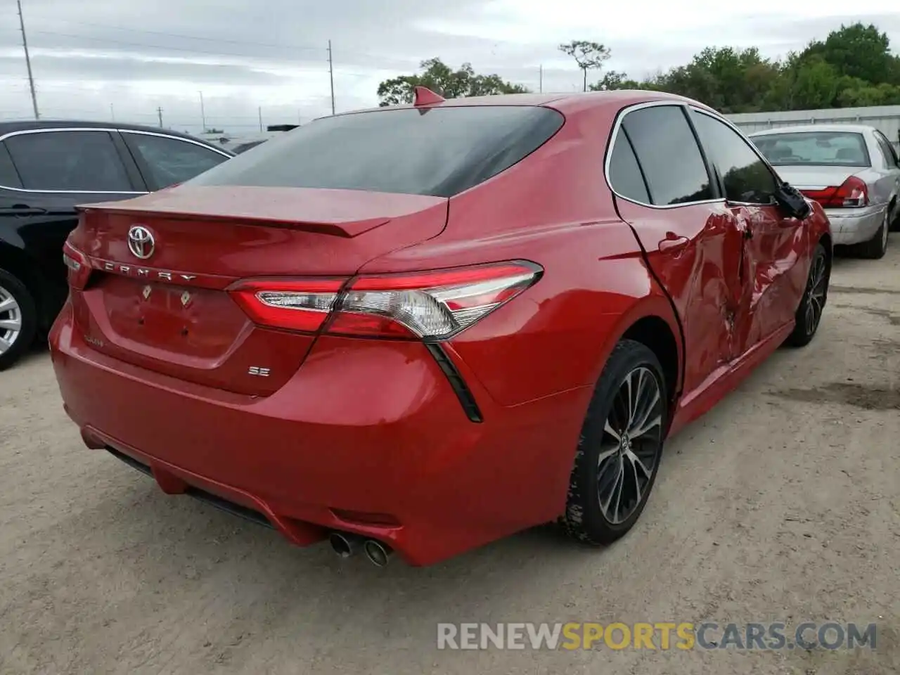 4 Photograph of a damaged car 4T1B11HK0KU257734 TOYOTA CAMRY 2019