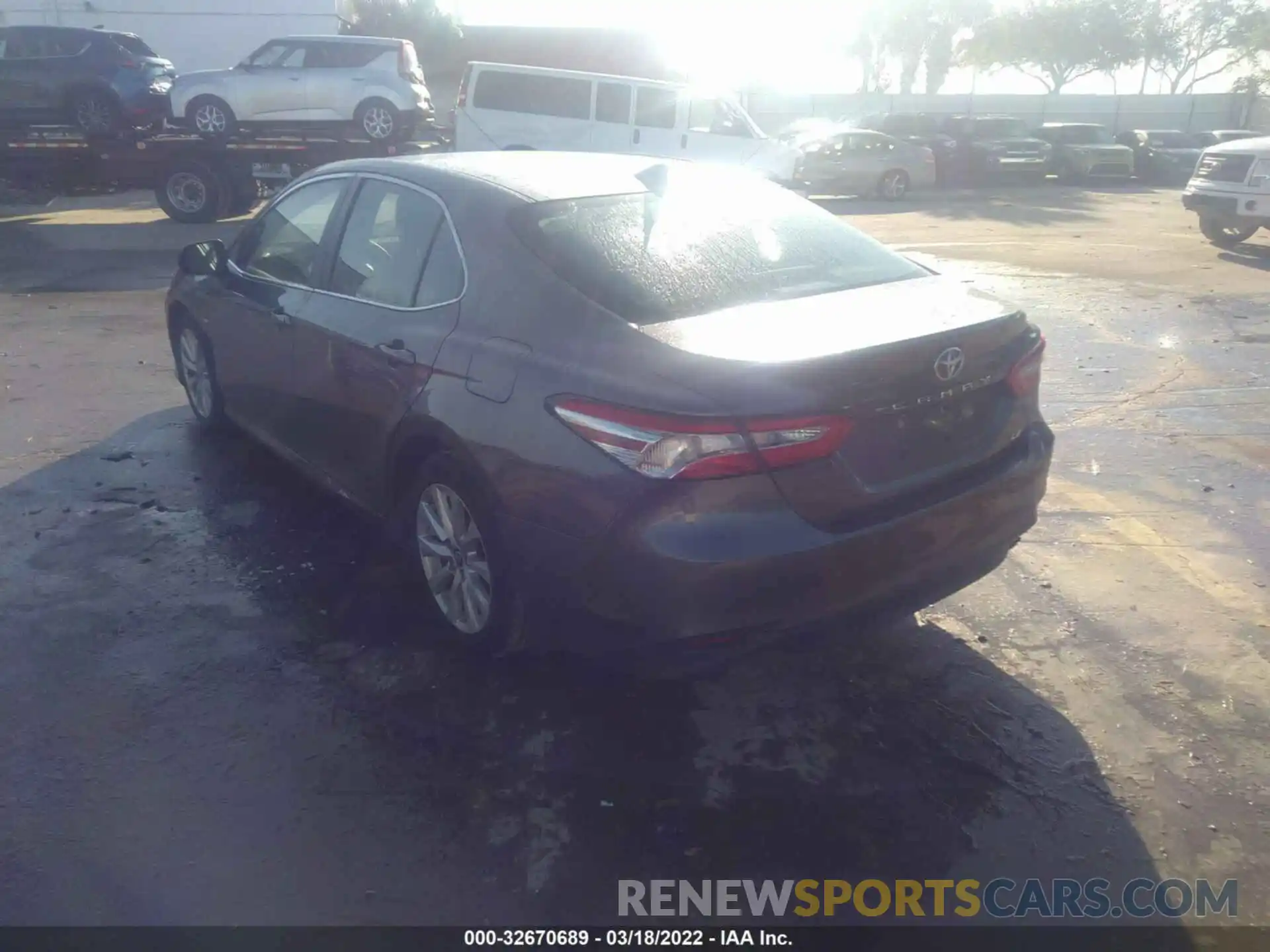 3 Photograph of a damaged car 4T1B11HK0KU258866 TOYOTA CAMRY 2019