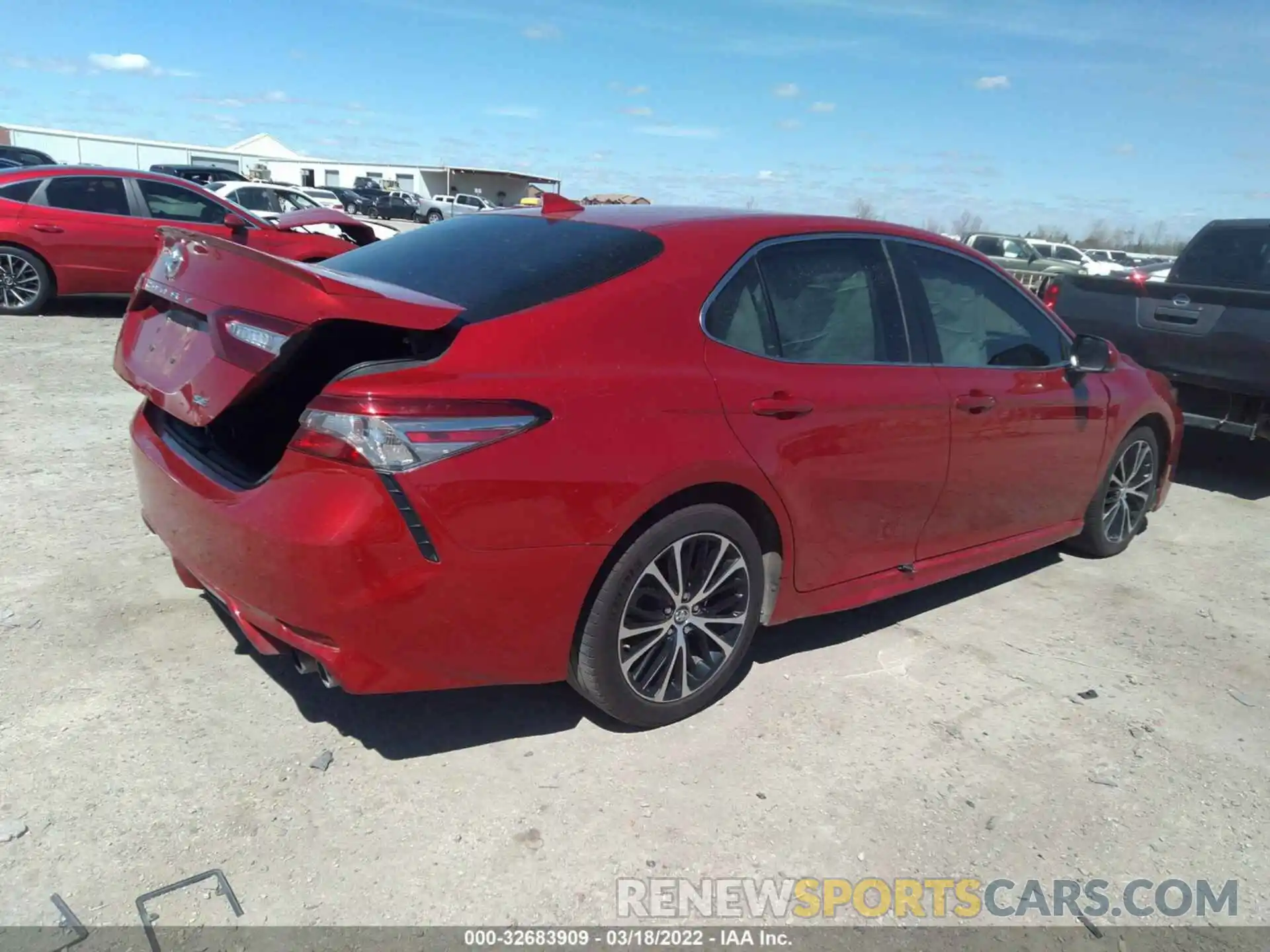 4 Photograph of a damaged car 4T1B11HK0KU259578 TOYOTA CAMRY 2019