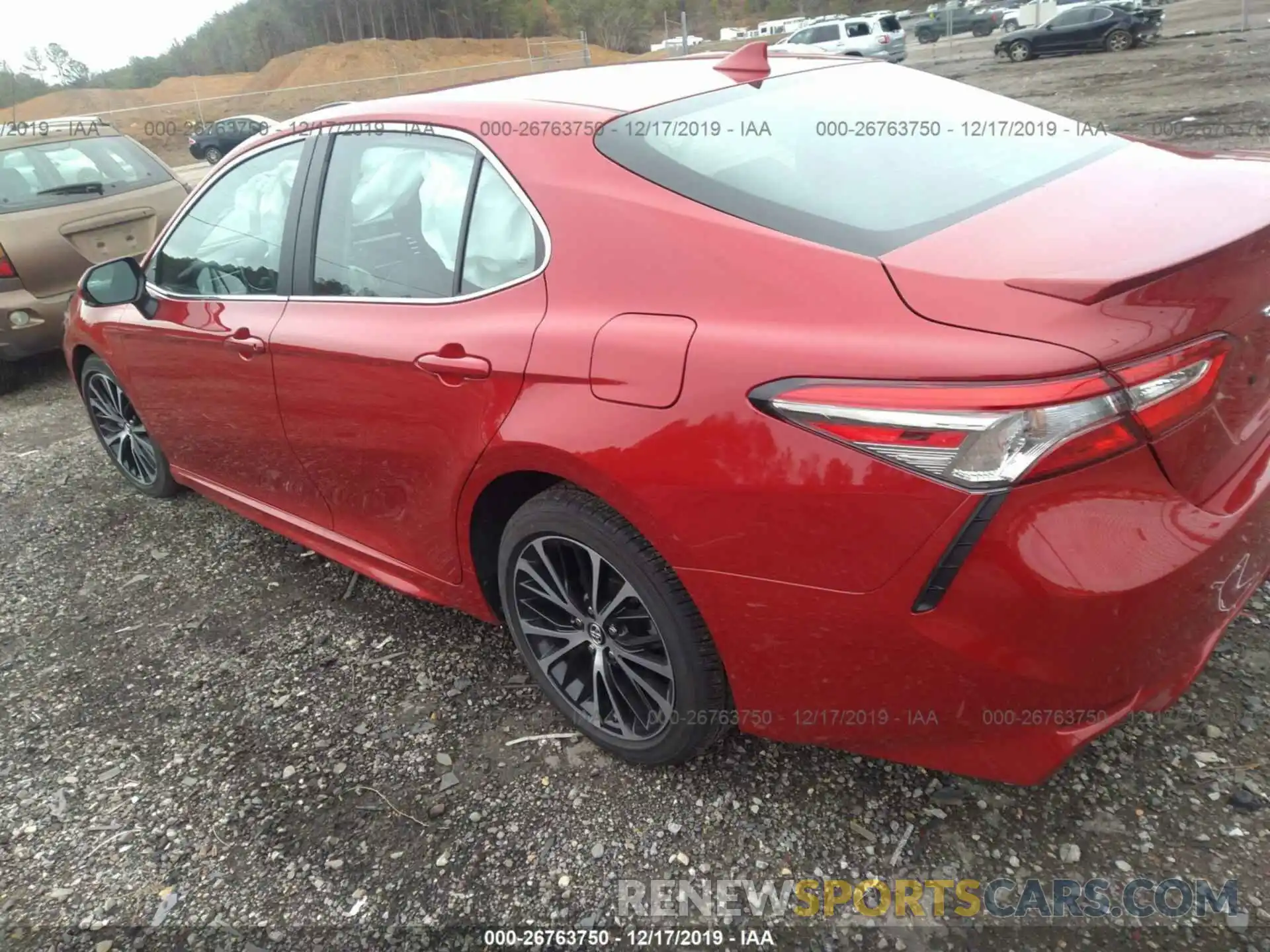 3 Photograph of a damaged car 4T1B11HK0KU262772 TOYOTA CAMRY 2019