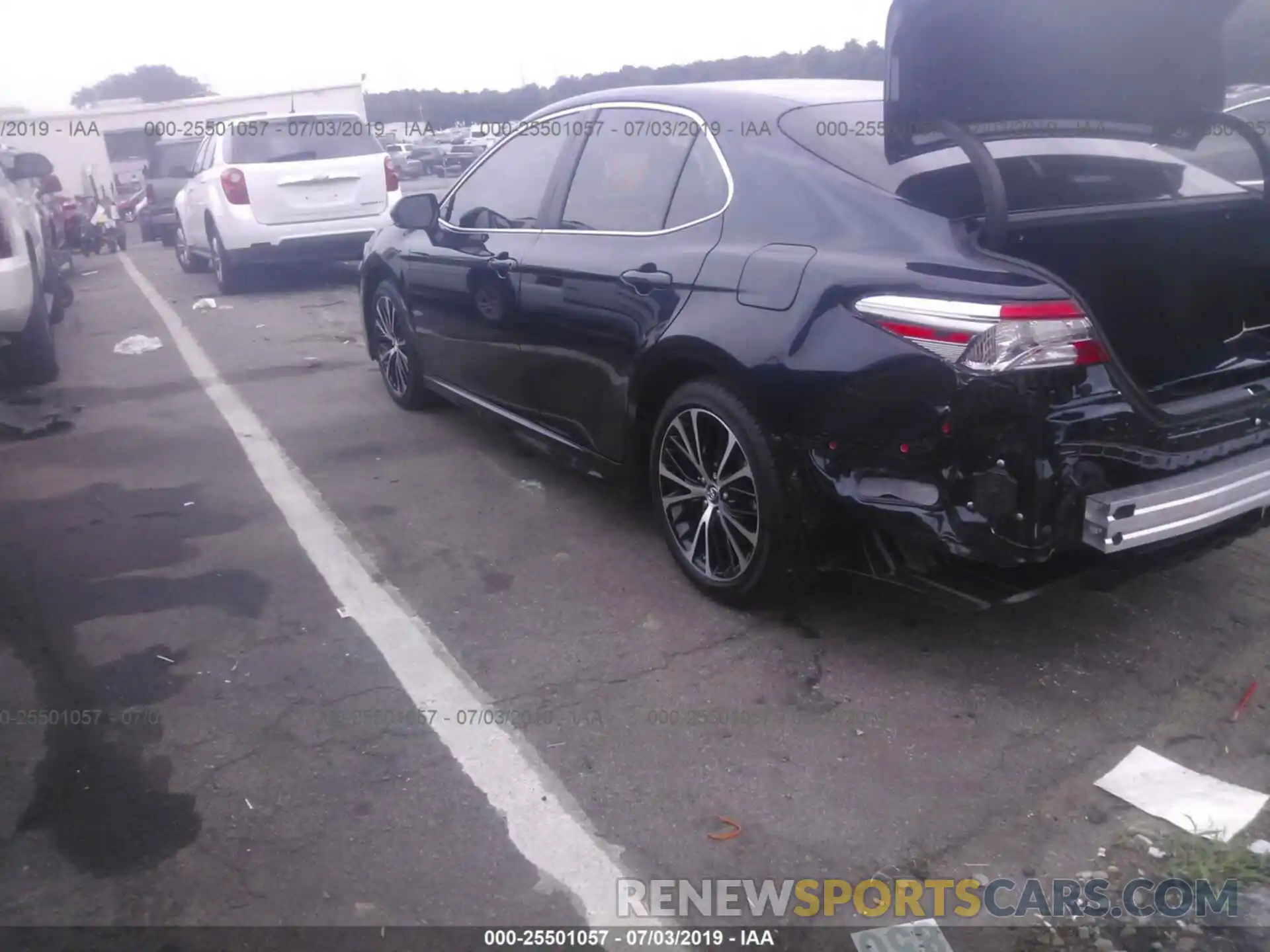 3 Photograph of a damaged car 4T1B11HK0KU264845 TOYOTA CAMRY 2019