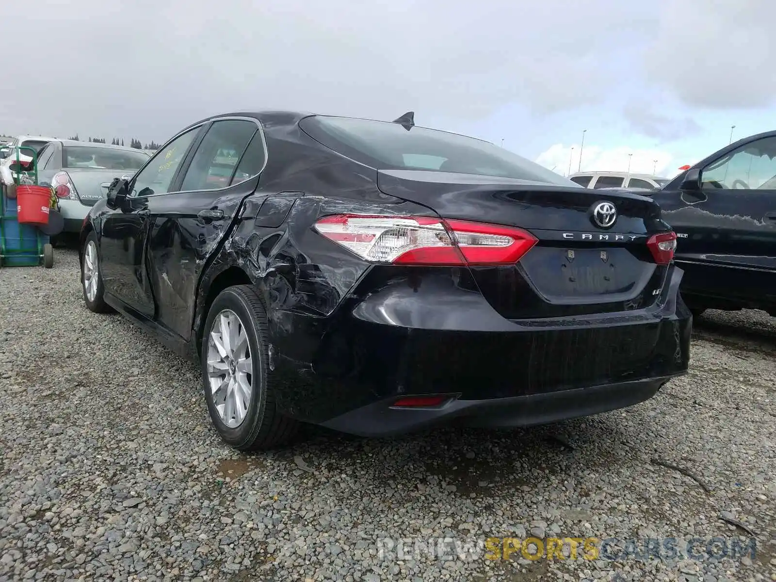 3 Фотография поврежденного автомобиля 4T1B11HK0KU267129 TOYOTA CAMRY 2019