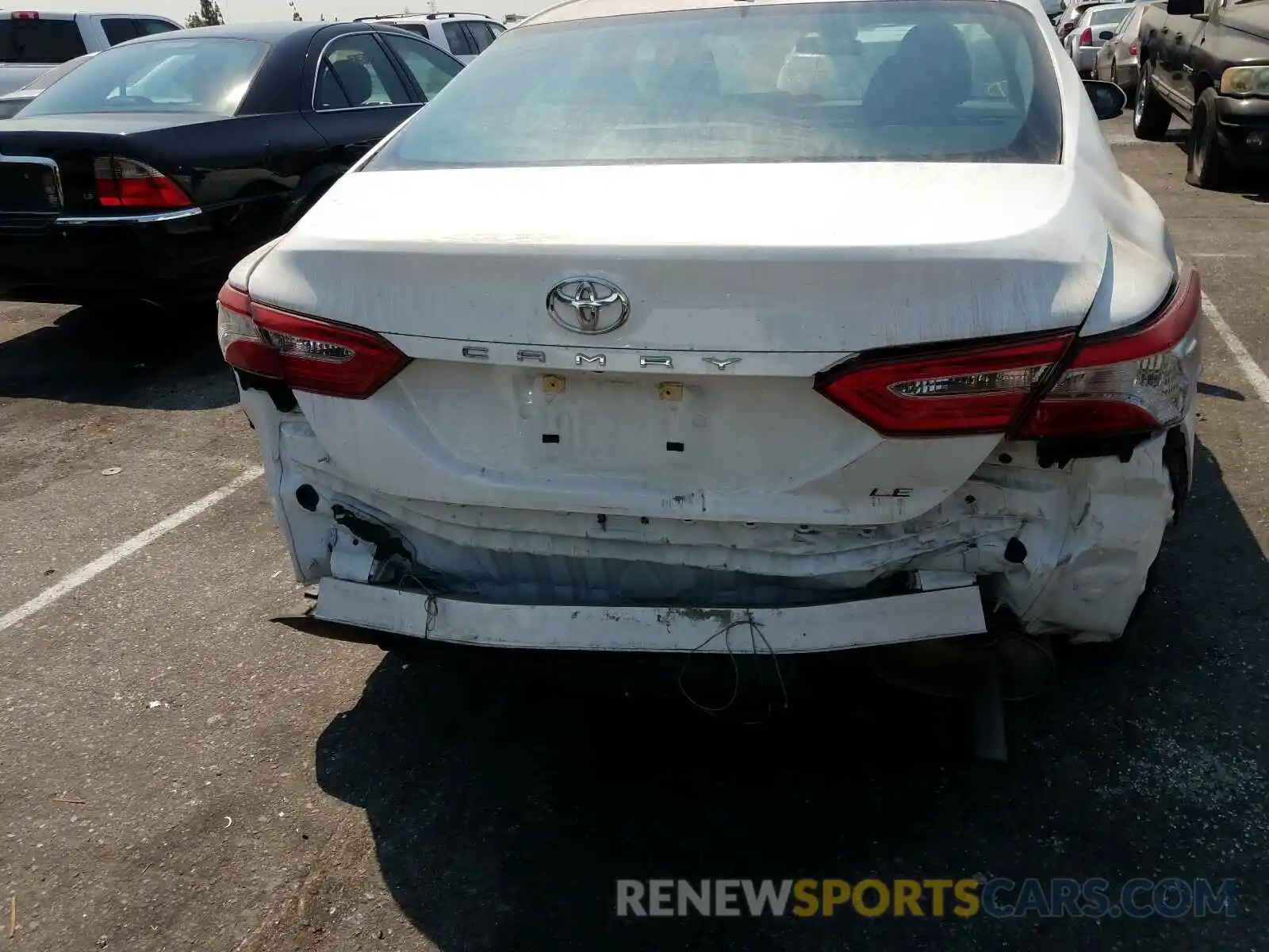 9 Photograph of a damaged car 4T1B11HK0KU270032 TOYOTA CAMRY 2019