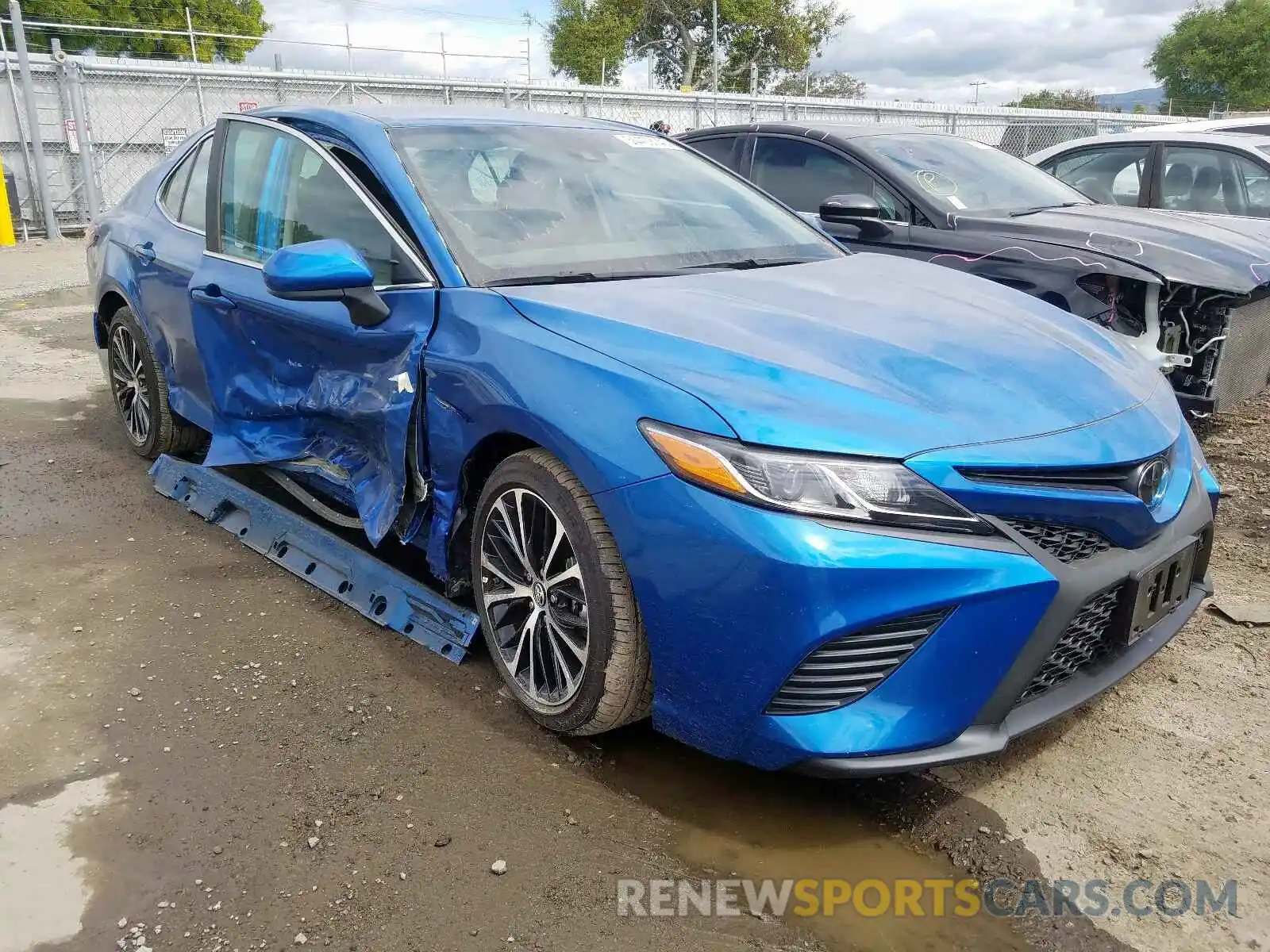 1 Photograph of a damaged car 4T1B11HK0KU272587 TOYOTA CAMRY 2019