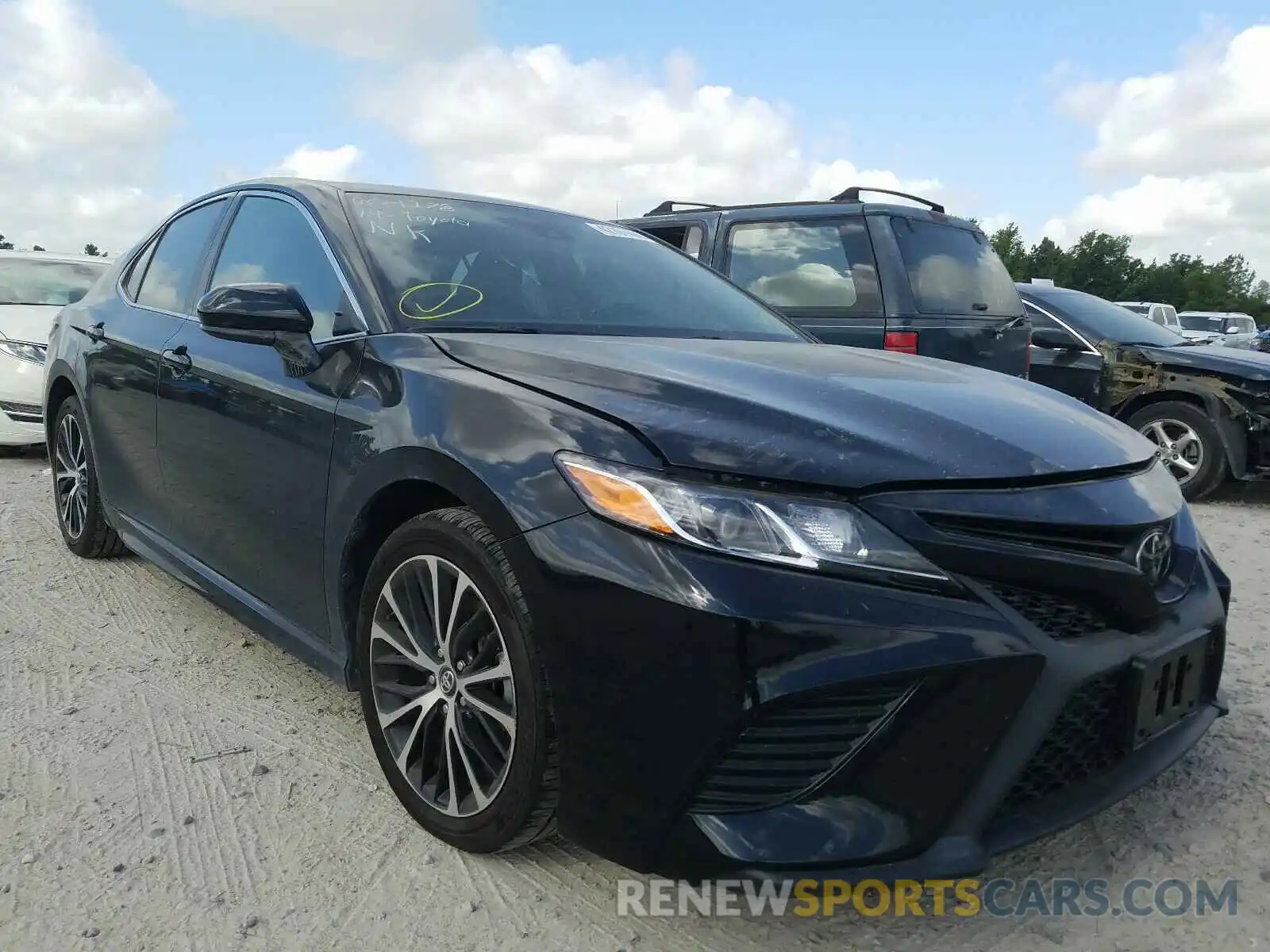 1 Photograph of a damaged car 4T1B11HK0KU275568 TOYOTA CAMRY 2019