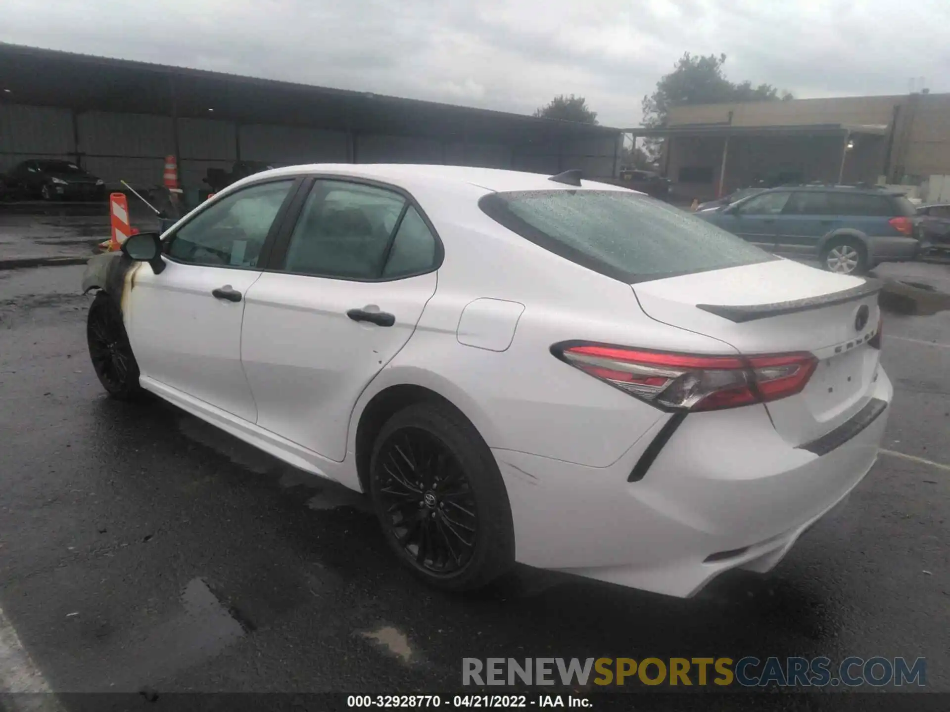 3 Photograph of a damaged car 4T1B11HK0KU280382 TOYOTA CAMRY 2019