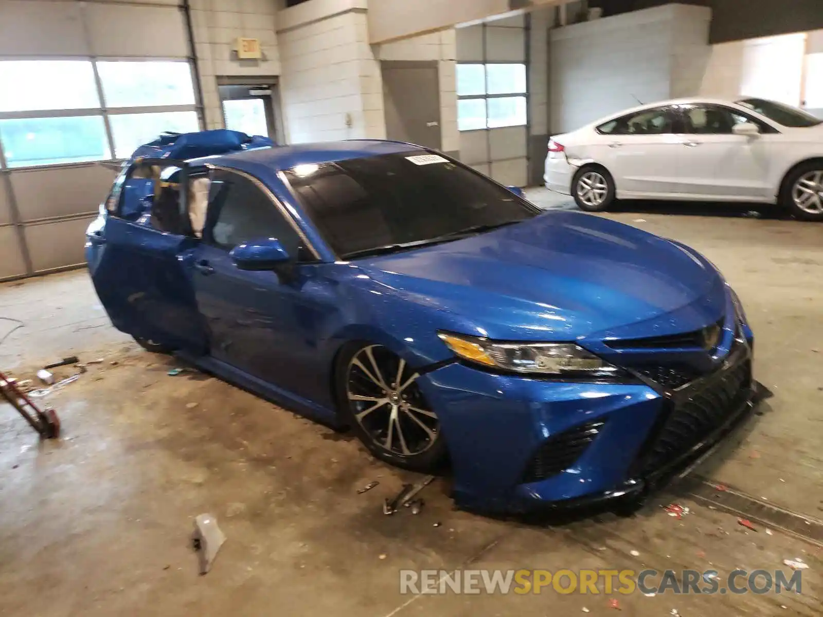 1 Photograph of a damaged car 4T1B11HK0KU280737 TOYOTA CAMRY 2019