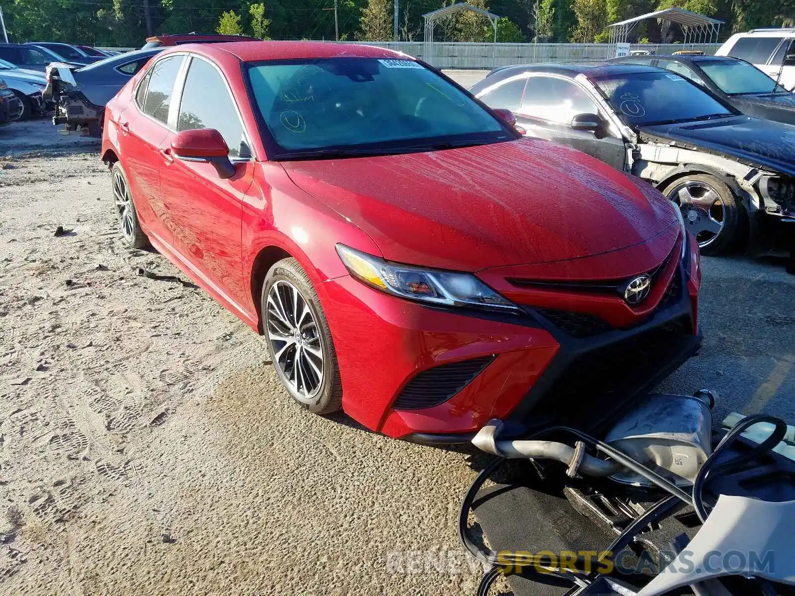 1 Photograph of a damaged car 4T1B11HK0KU281810 TOYOTA CAMRY 2019