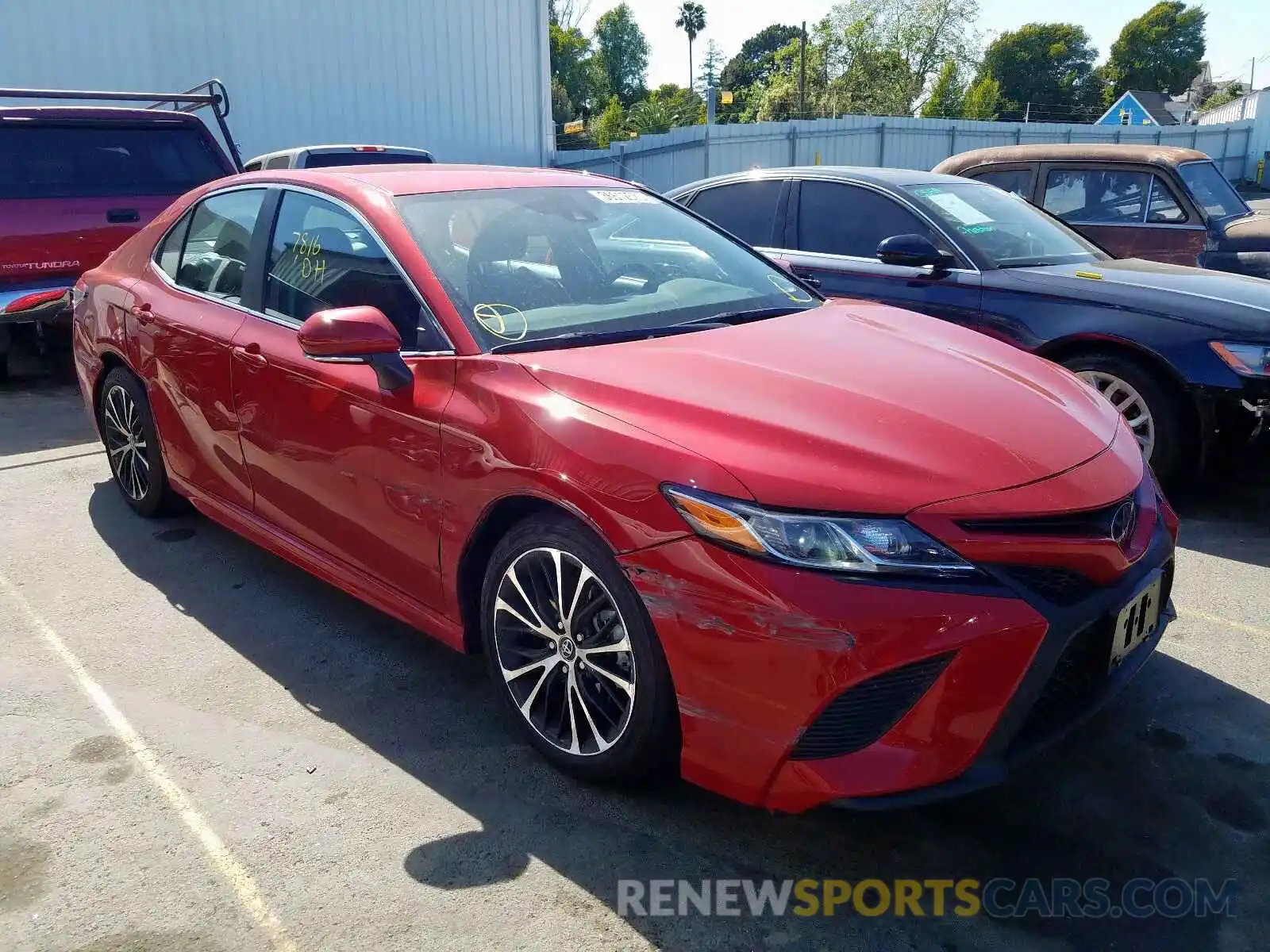 1 Photograph of a damaged car 4T1B11HK0KU284402 TOYOTA CAMRY 2019