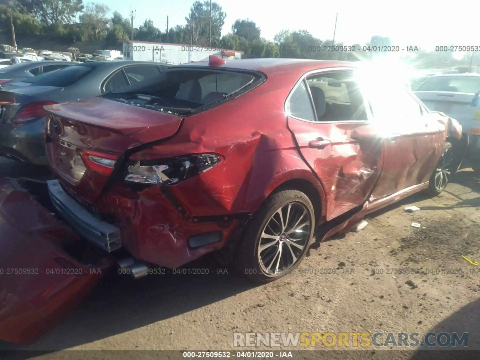 4 Photograph of a damaged car 4T1B11HK0KU286540 TOYOTA CAMRY 2019