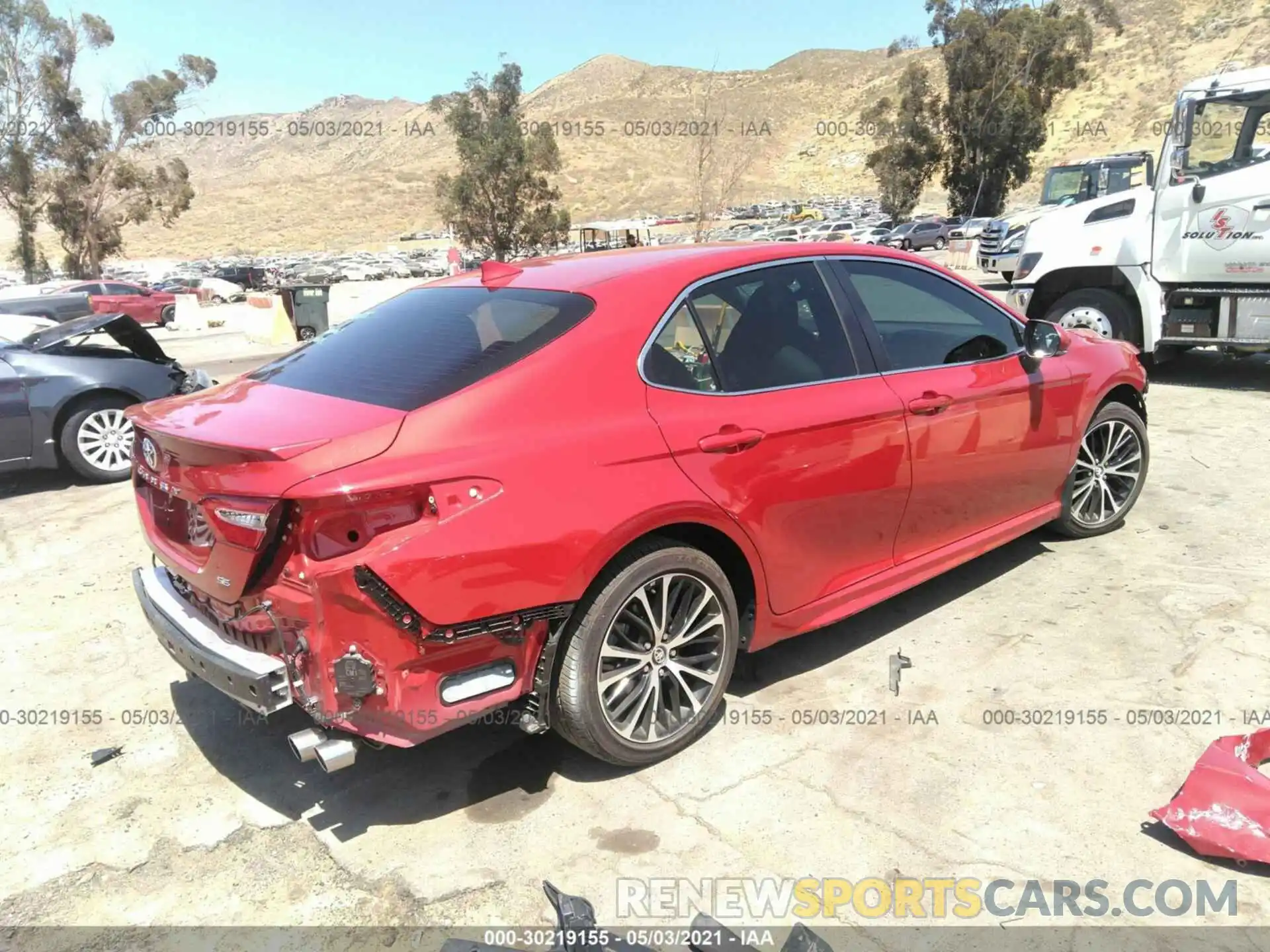 4 Photograph of a damaged car 4T1B11HK0KU298655 TOYOTA CAMRY 2019