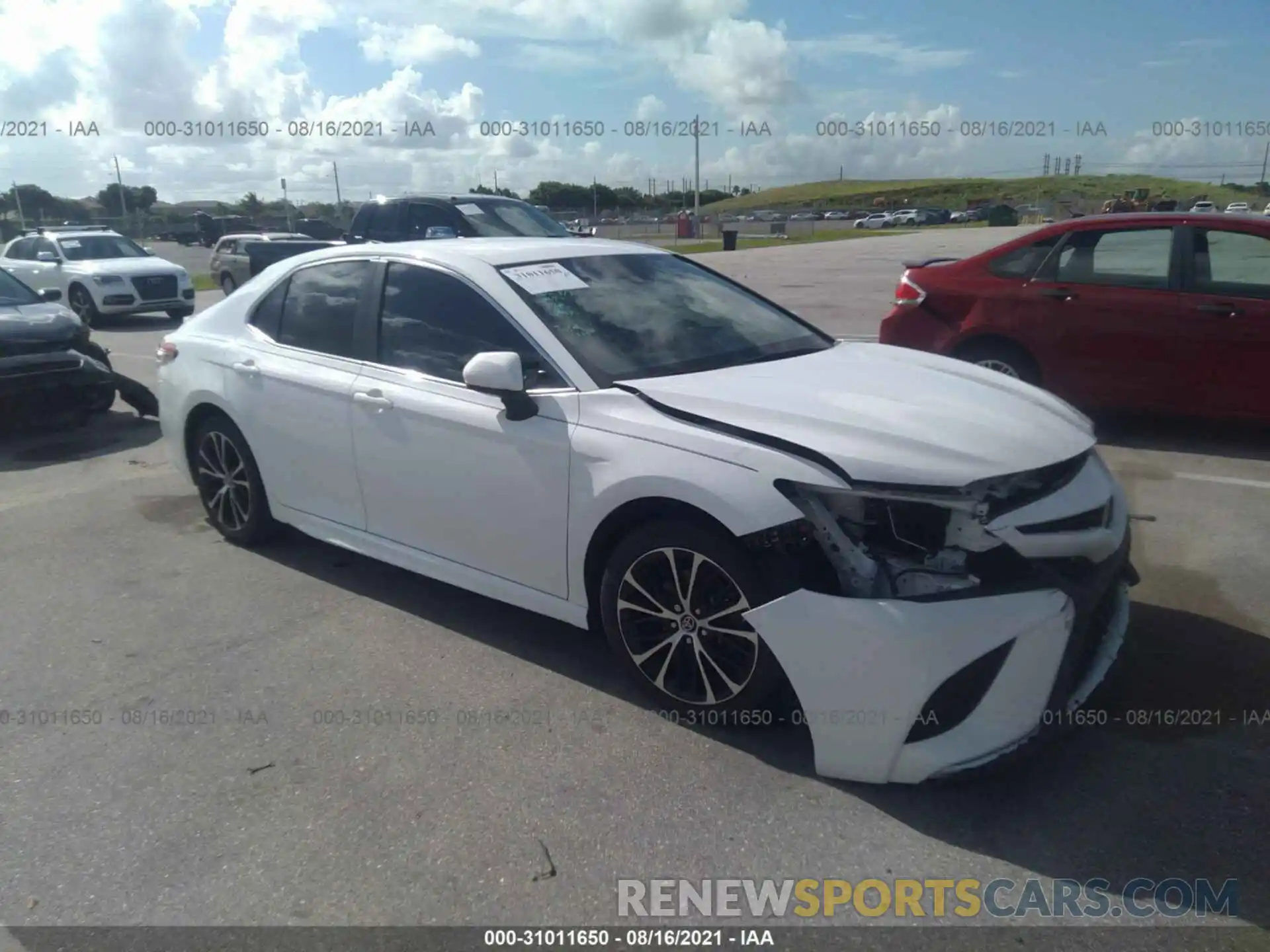 1 Photograph of a damaged car 4T1B11HK0KU298784 TOYOTA CAMRY 2019