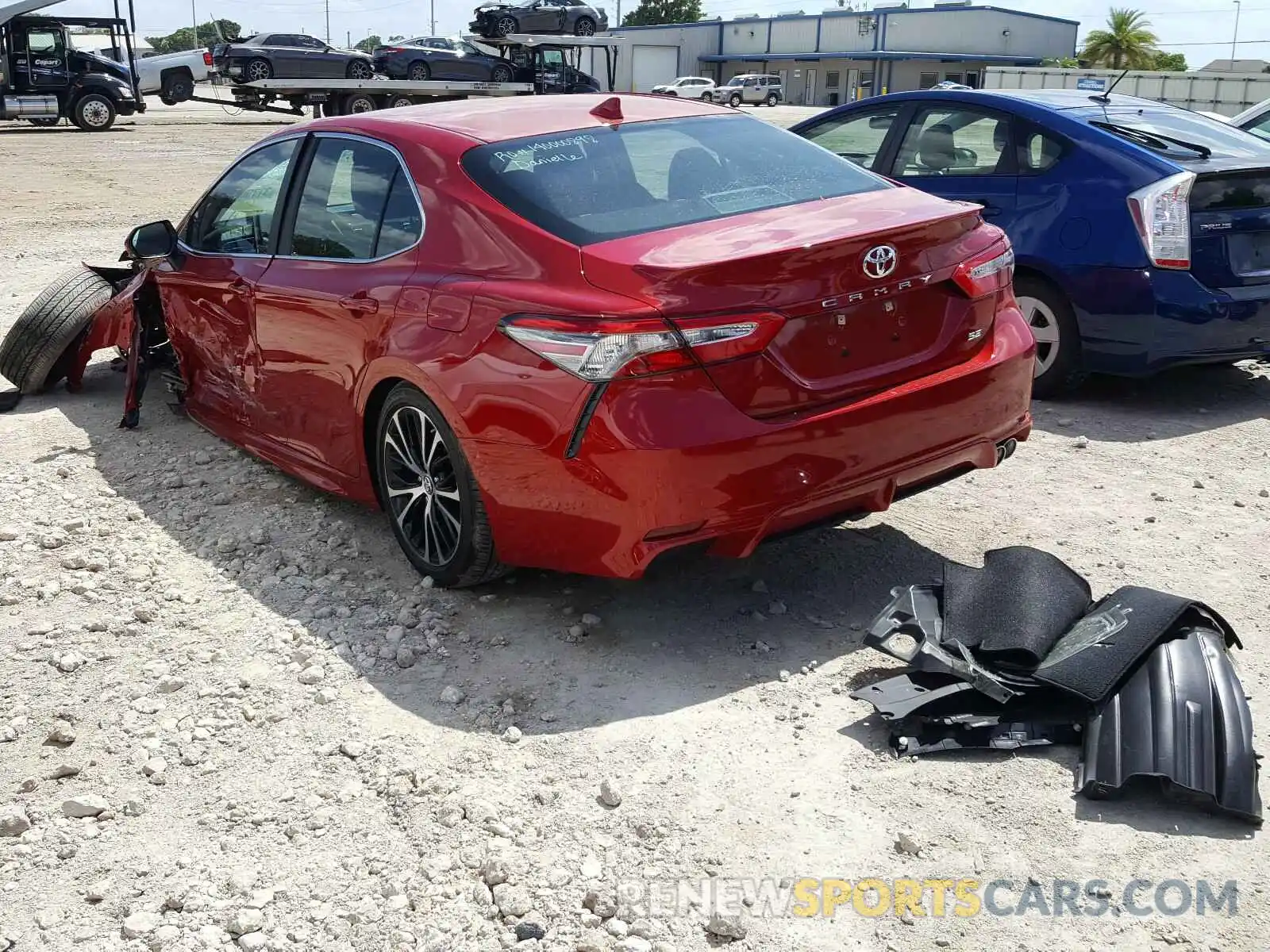 3 Photograph of a damaged car 4T1B11HK0KU298865 TOYOTA CAMRY 2019