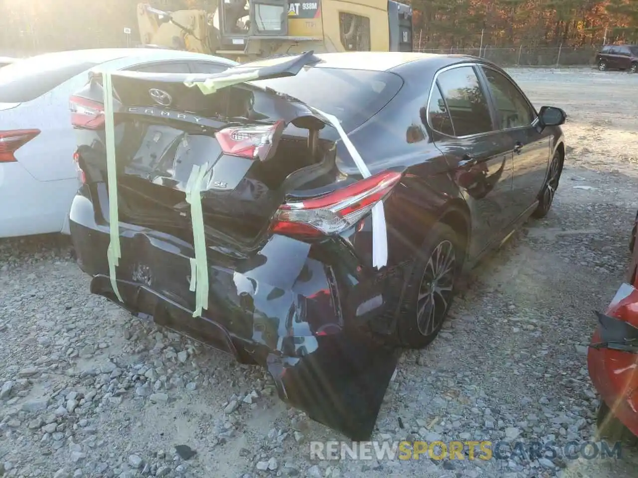 4 Photograph of a damaged car 4T1B11HK0KU679924 TOYOTA CAMRY 2019