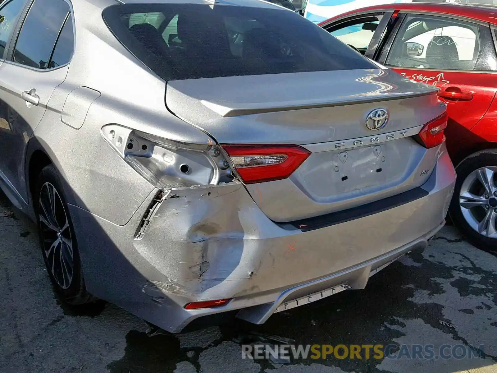 9 Photograph of a damaged car 4T1B11HK0KU681561 TOYOTA CAMRY 2019