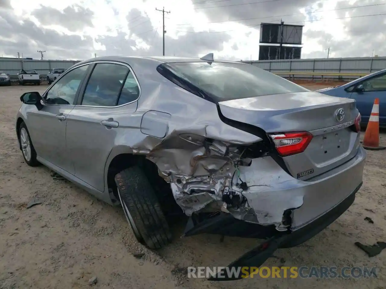 3 Photograph of a damaged car 4T1B11HK0KU682189 TOYOTA CAMRY 2019