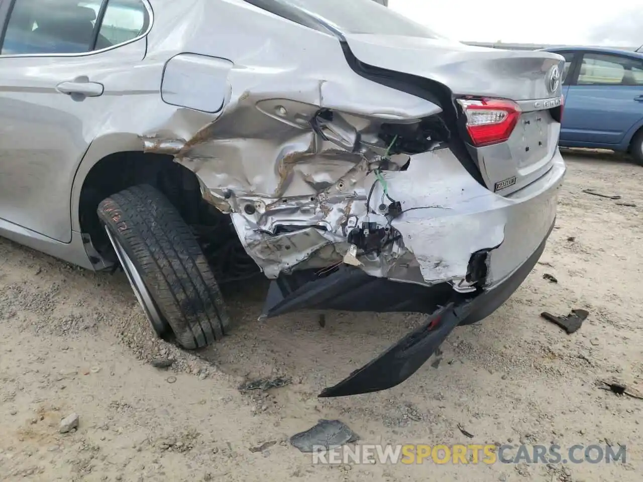 9 Photograph of a damaged car 4T1B11HK0KU682189 TOYOTA CAMRY 2019