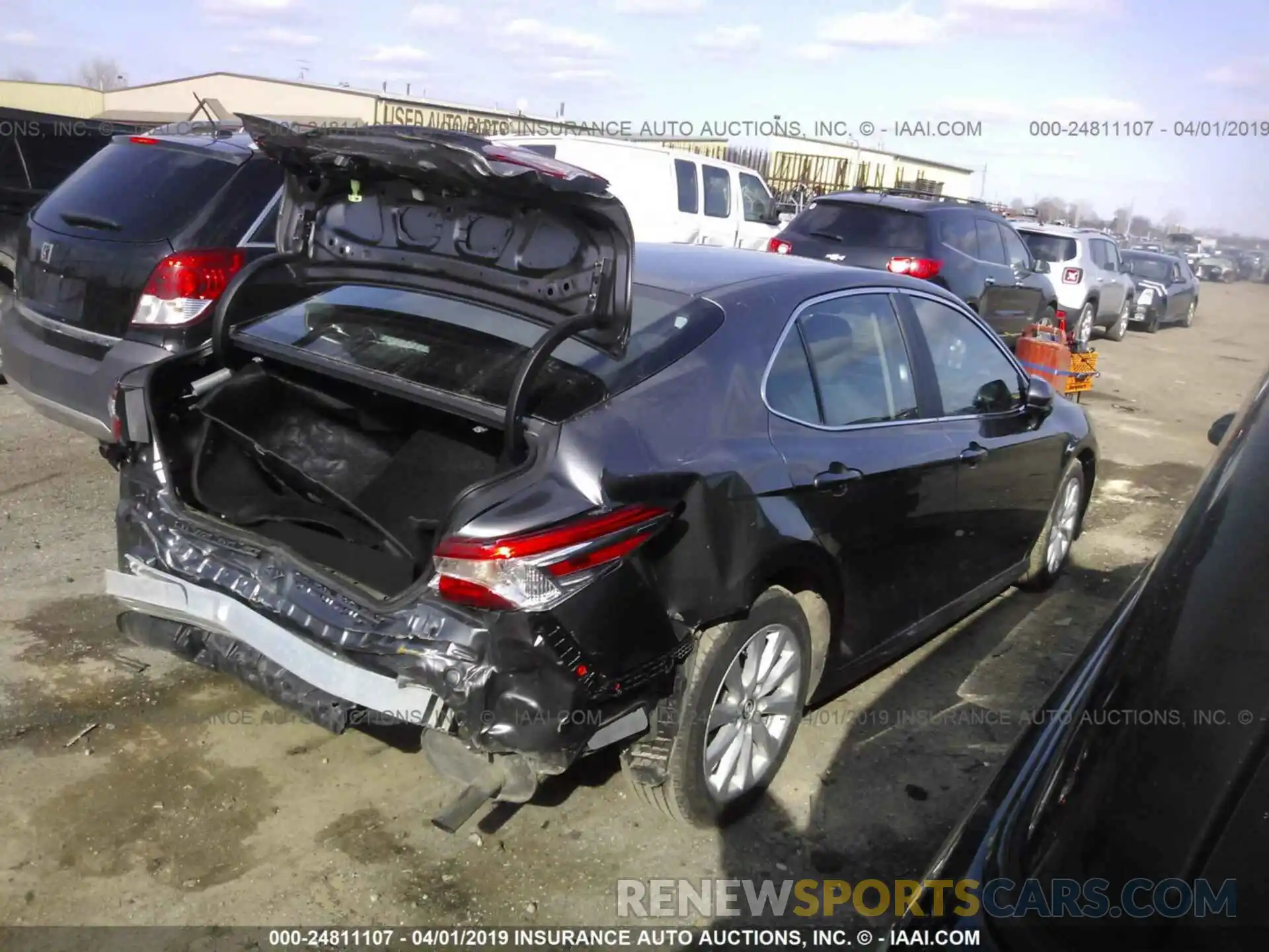 4 Photograph of a damaged car 4T1B11HK0KU682192 TOYOTA CAMRY 2019