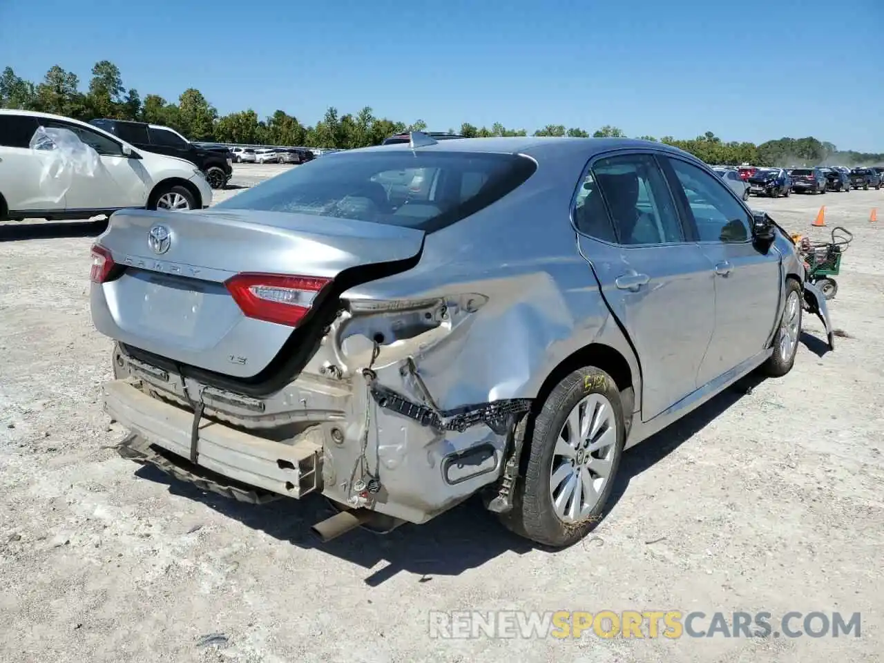 4 Photograph of a damaged car 4T1B11HK0KU682368 TOYOTA CAMRY 2019