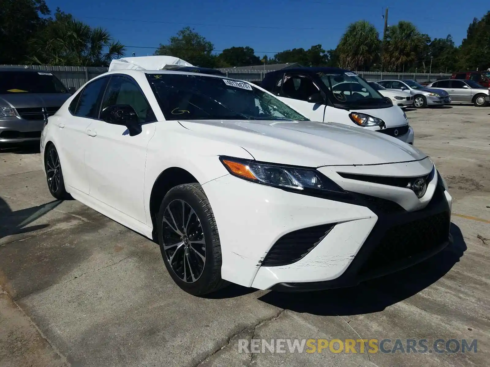 1 Photograph of a damaged car 4T1B11HK0KU682449 TOYOTA CAMRY 2019