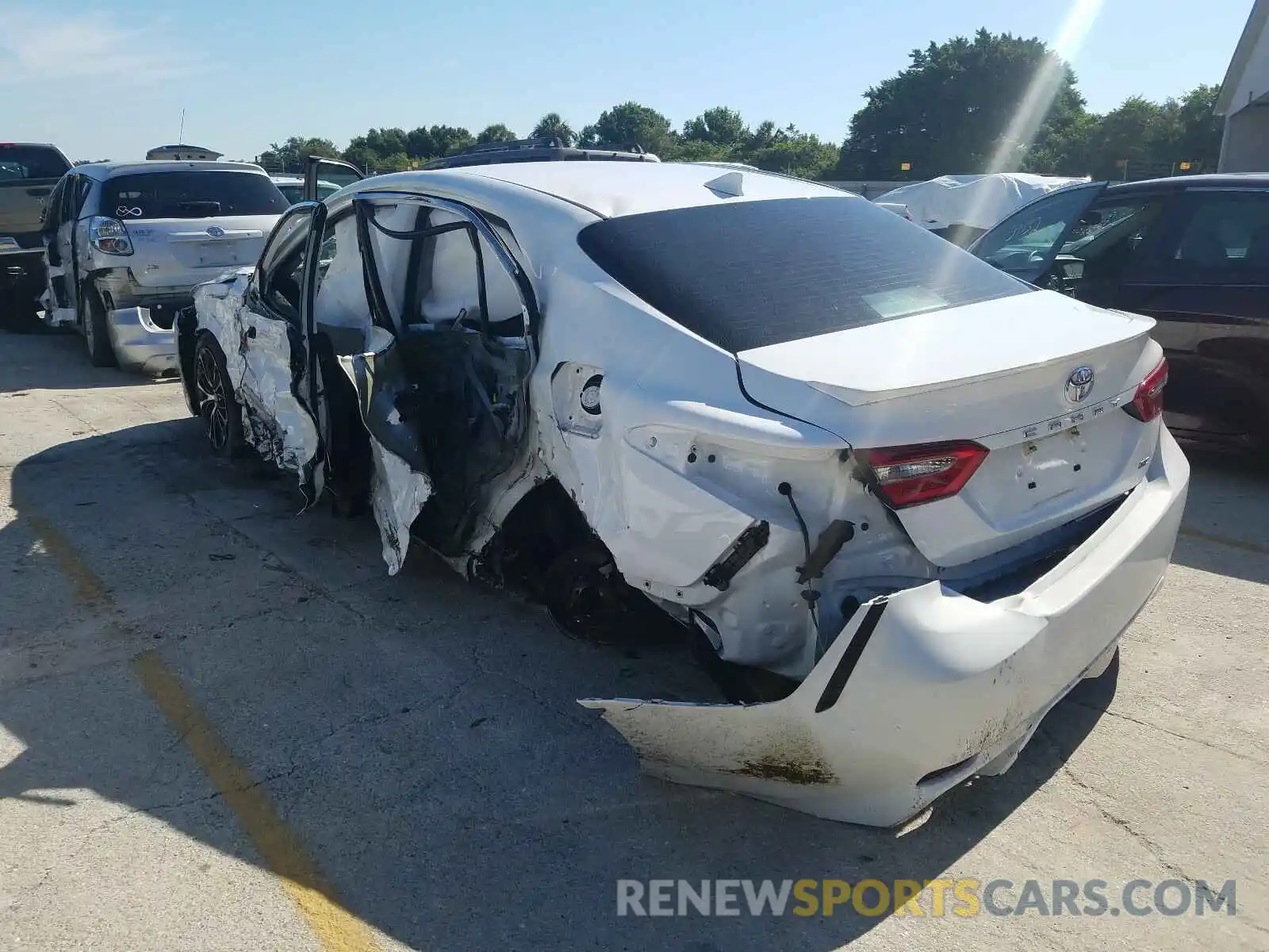 3 Photograph of a damaged car 4T1B11HK0KU682449 TOYOTA CAMRY 2019