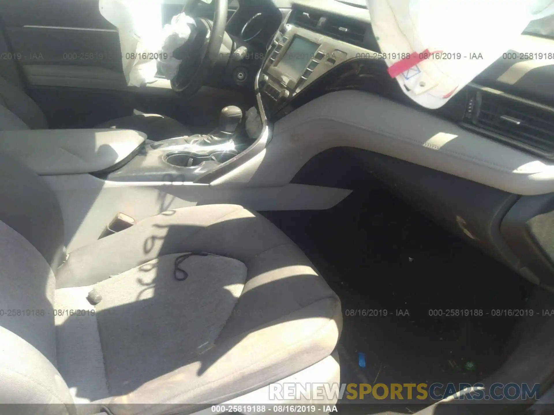 5 Photograph of a damaged car 4T1B11HK0KU682791 TOYOTA CAMRY 2019