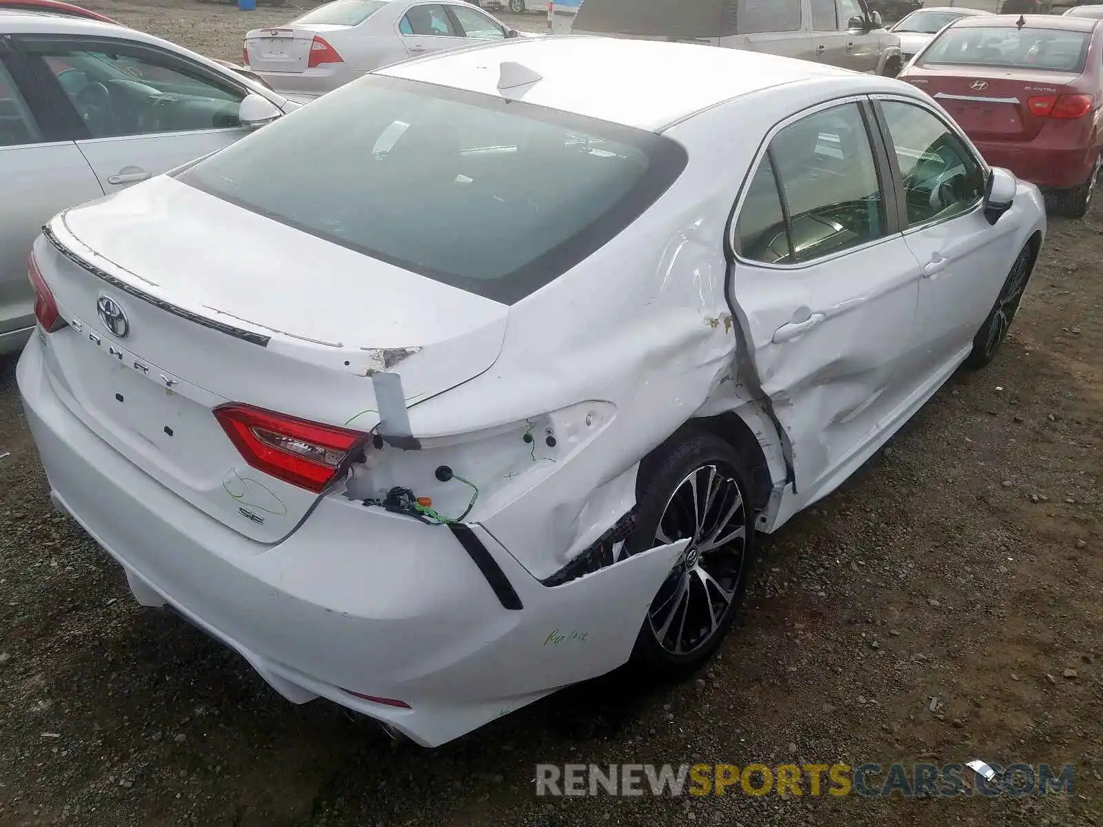 4 Photograph of a damaged car 4T1B11HK0KU683889 TOYOTA CAMRY 2019