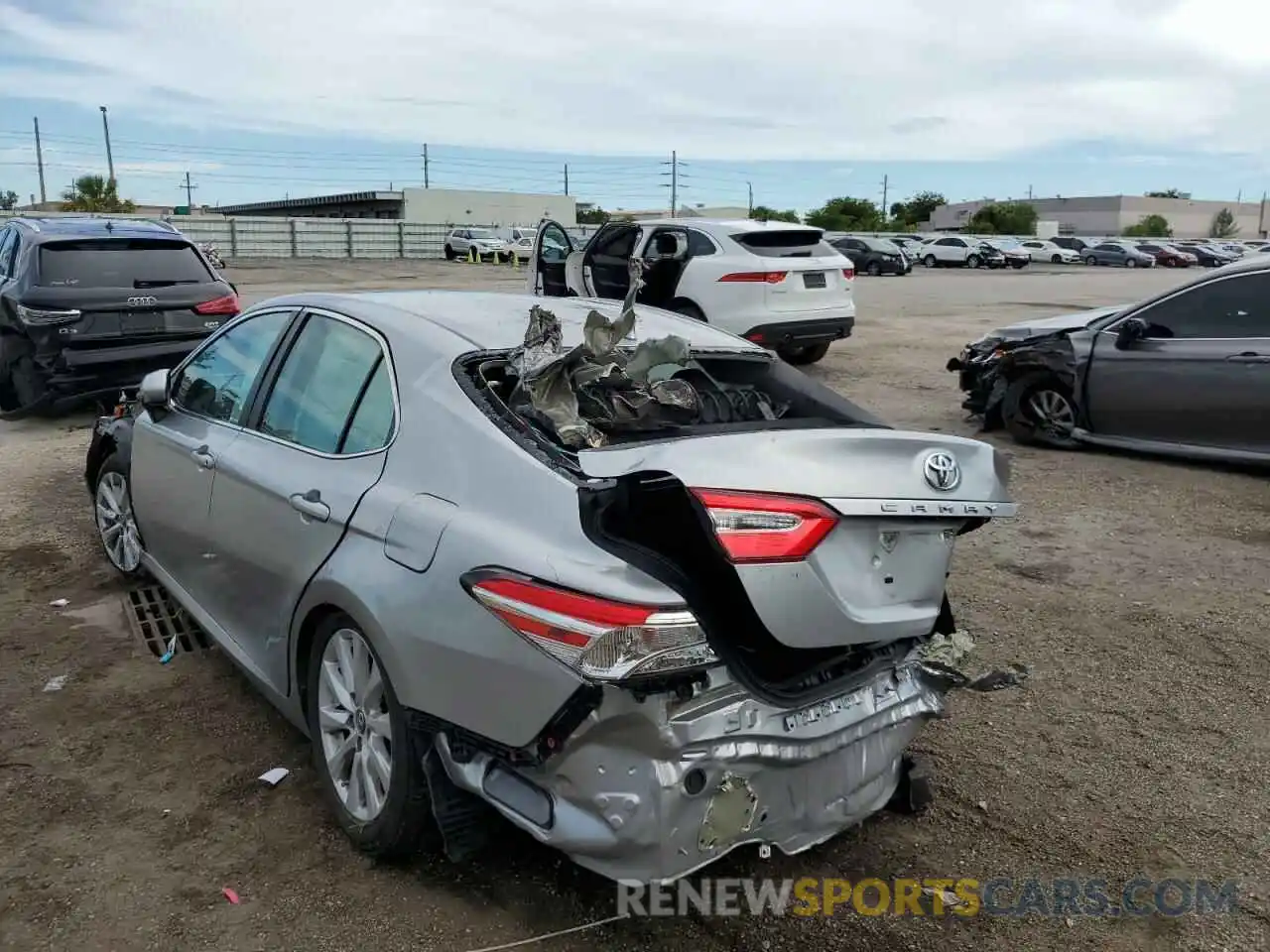 3 Photograph of a damaged car 4T1B11HK0KU684184 TOYOTA CAMRY 2019