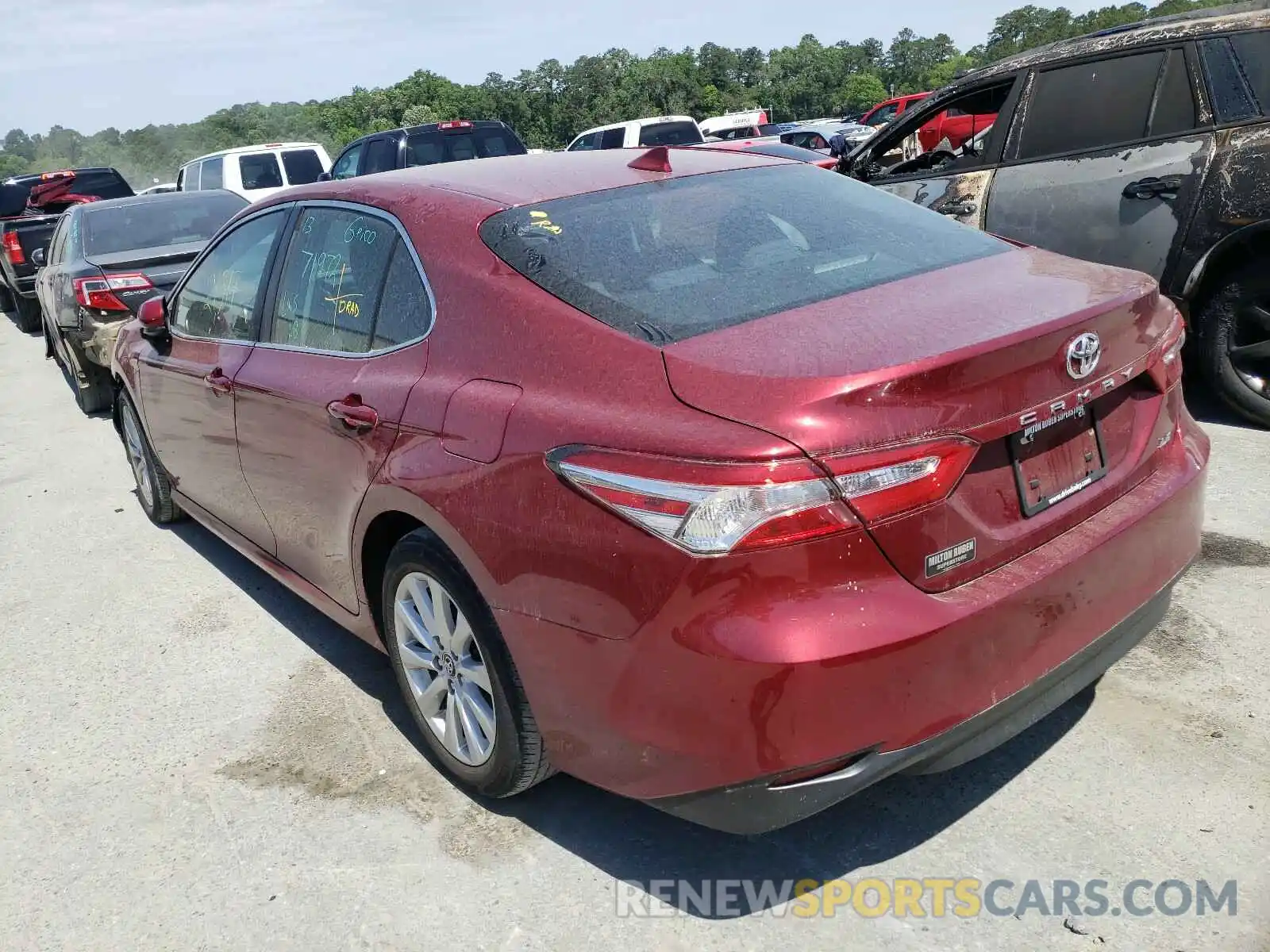 3 Photograph of a damaged car 4T1B11HK0KU686307 TOYOTA CAMRY 2019