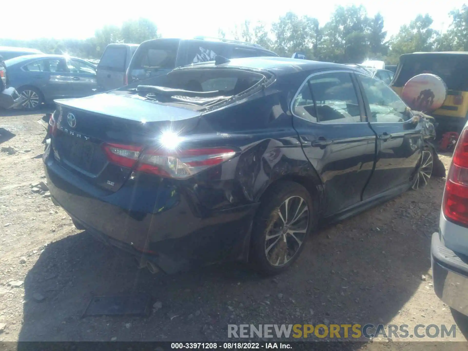 4 Photograph of a damaged car 4T1B11HK0KU686811 TOYOTA CAMRY 2019