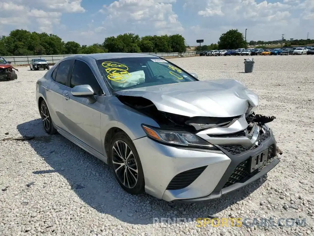 1 Photograph of a damaged car 4T1B11HK0KU687067 TOYOTA CAMRY 2019