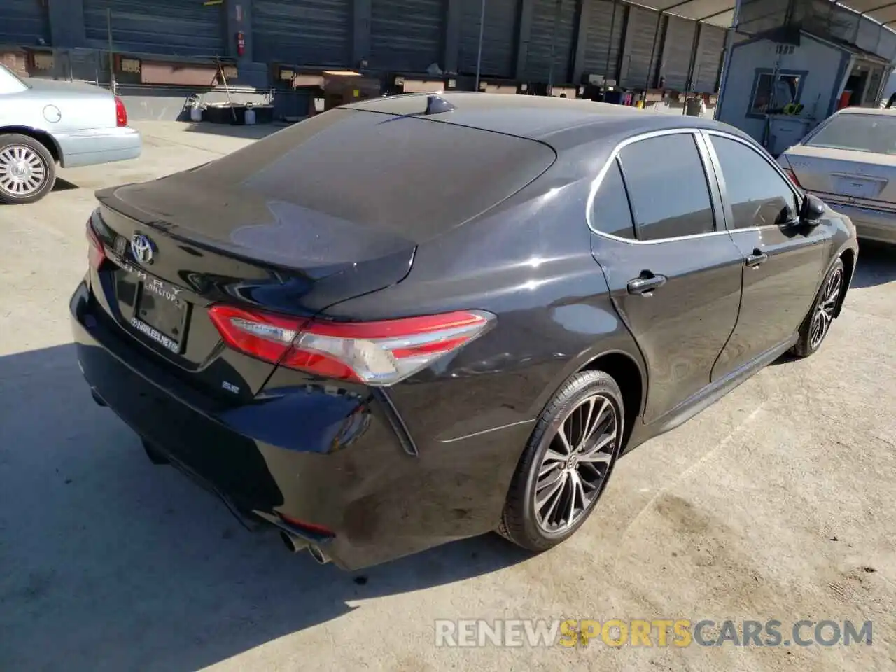 4 Фотография поврежденного автомобиля 4T1B11HK0KU687179 TOYOTA CAMRY 2019