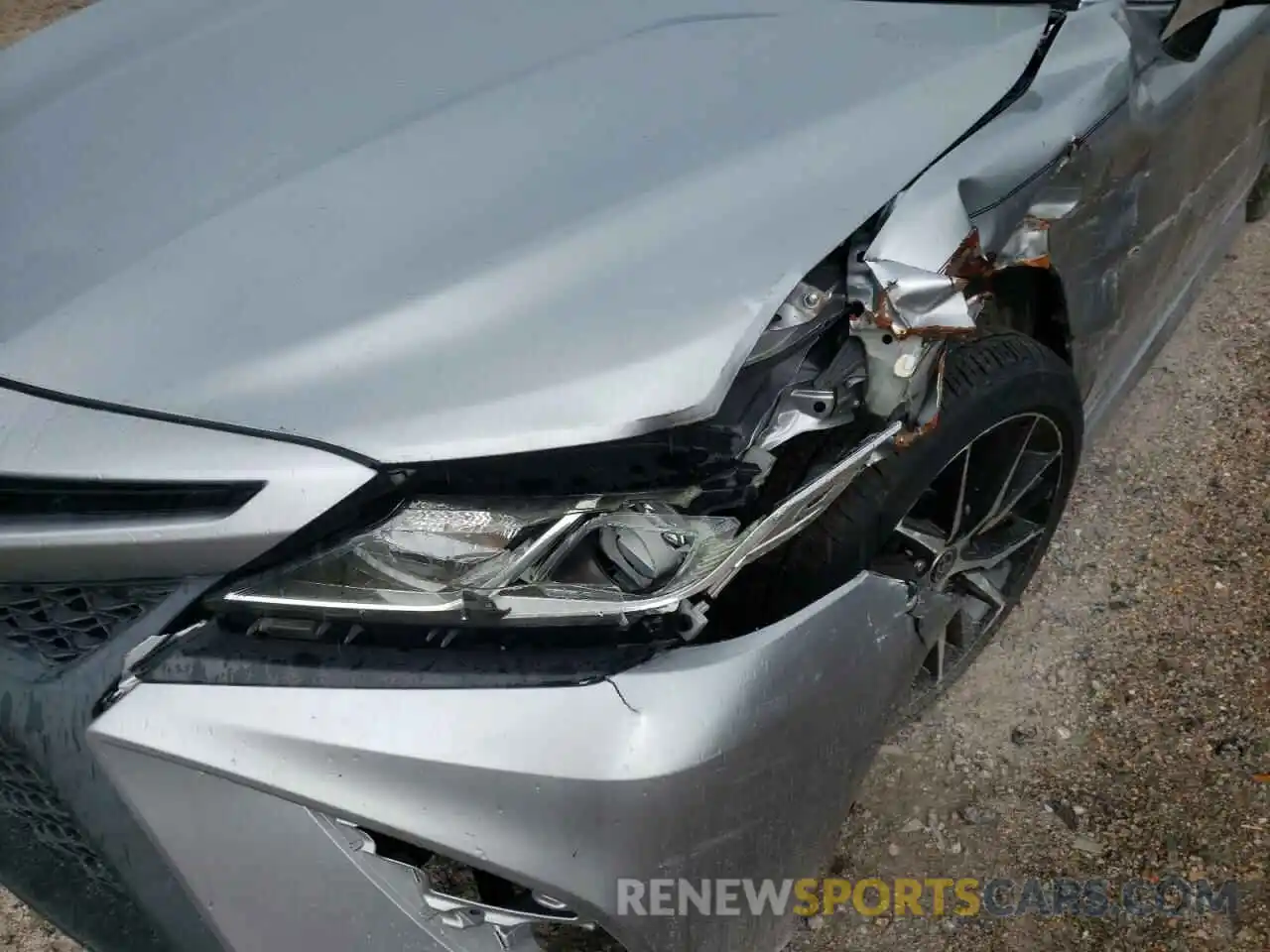 9 Photograph of a damaged car 4T1B11HK0KU688106 TOYOTA CAMRY 2019