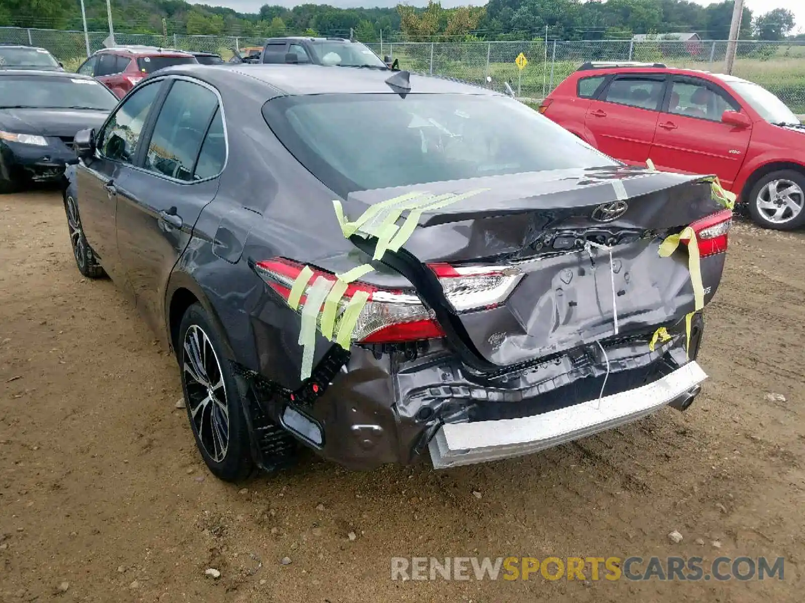 3 Photograph of a damaged car 4T1B11HK0KU688347 TOYOTA CAMRY 2019