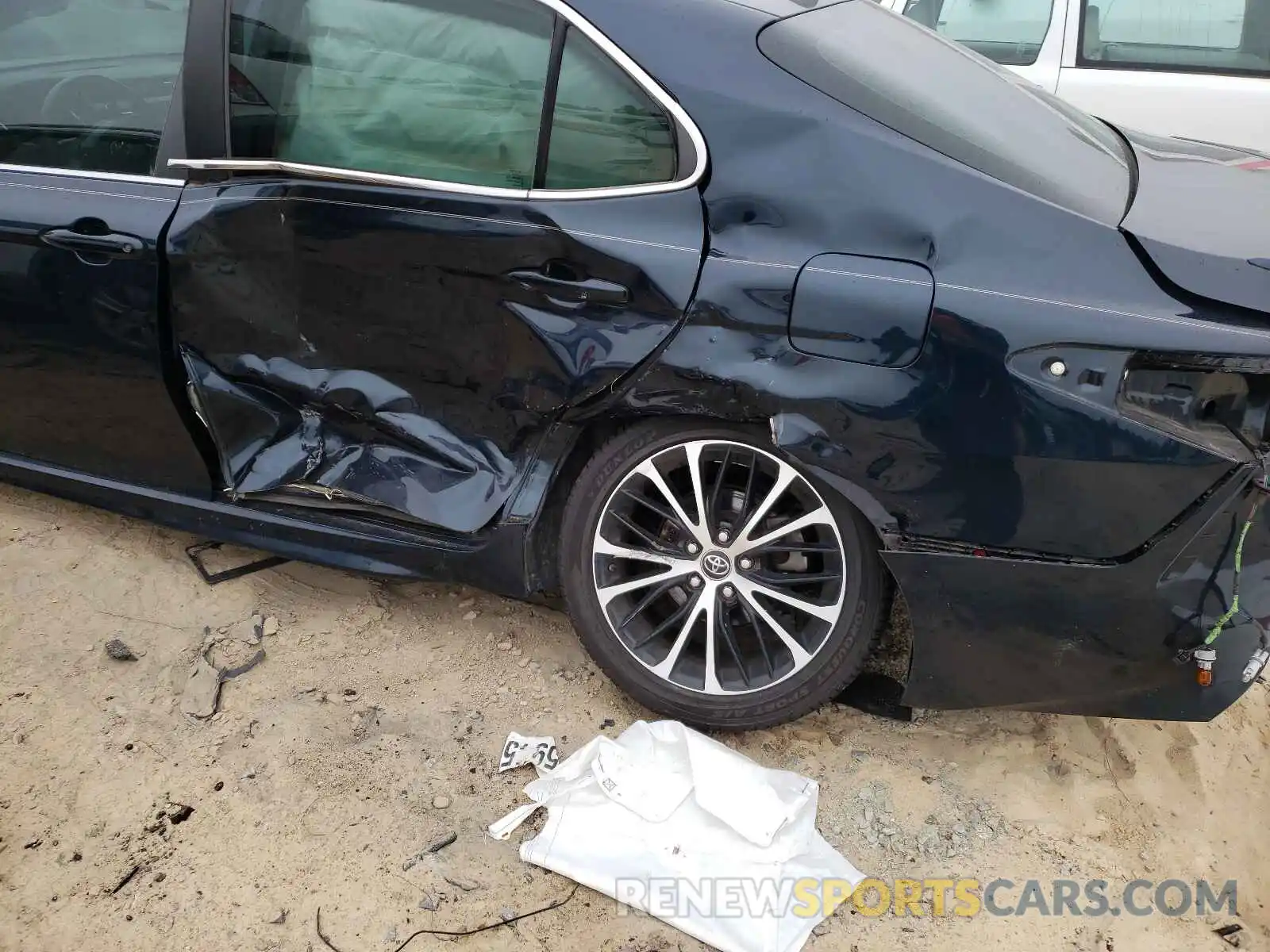 9 Photograph of a damaged car 4T1B11HK0KU693550 TOYOTA CAMRY 2019