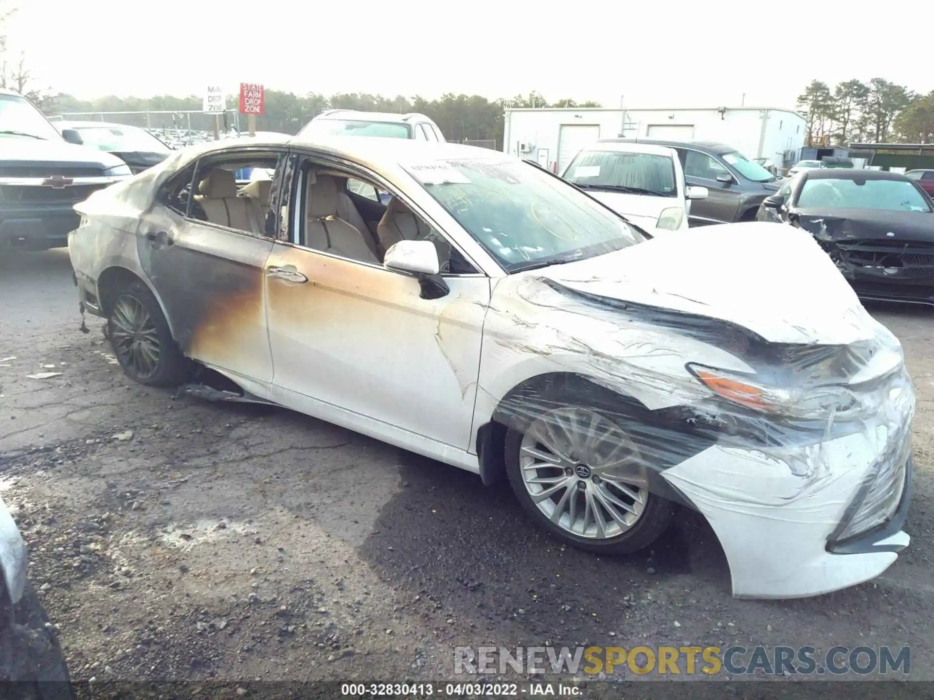 1 Photograph of a damaged car 4T1B11HK0KU693869 TOYOTA CAMRY 2019