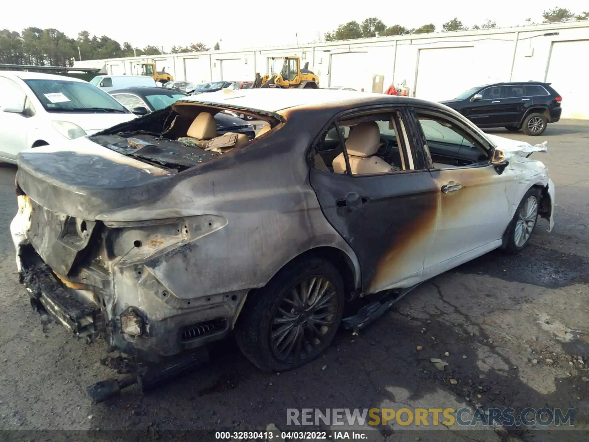 4 Photograph of a damaged car 4T1B11HK0KU693869 TOYOTA CAMRY 2019