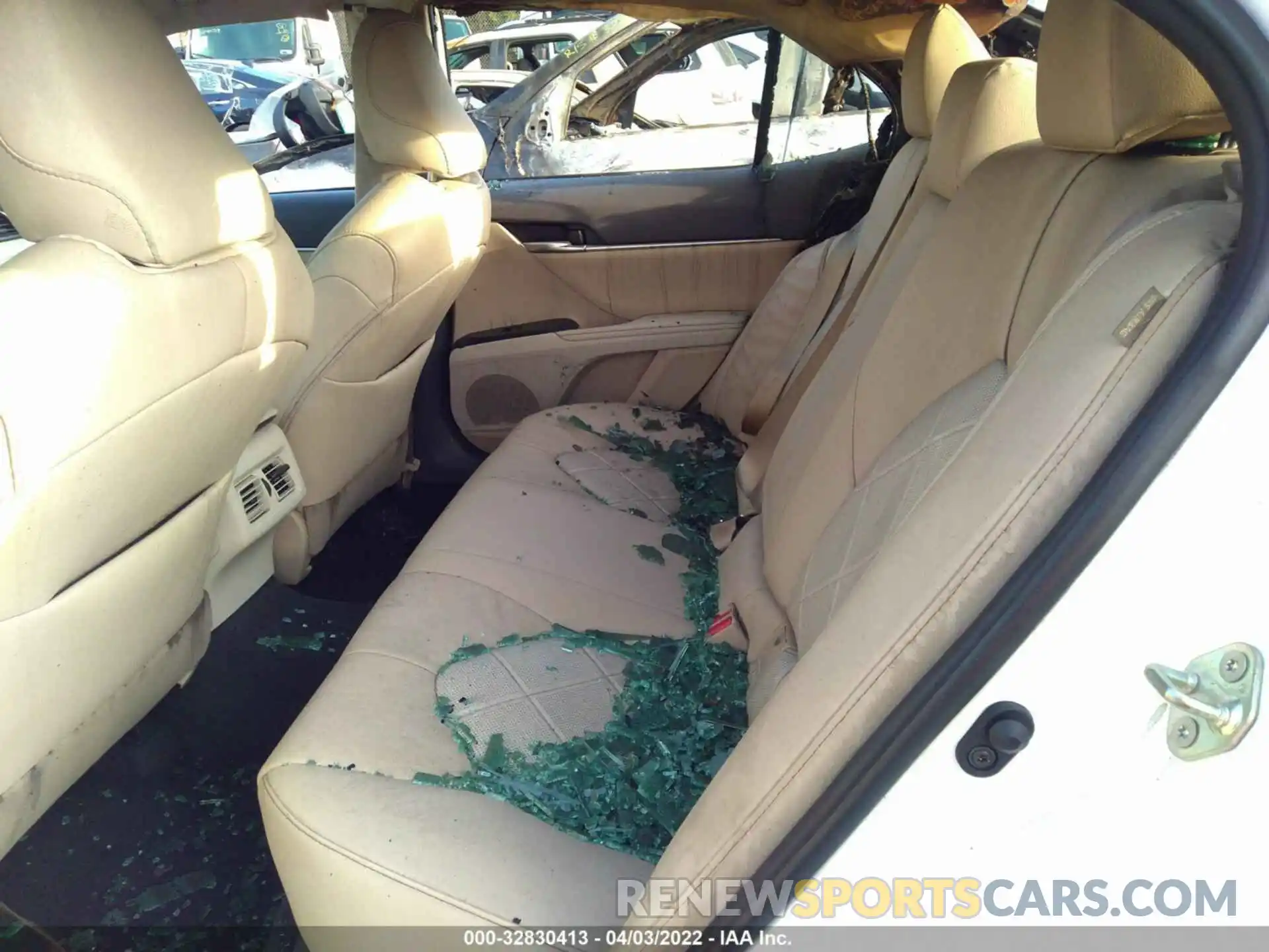 8 Photograph of a damaged car 4T1B11HK0KU693869 TOYOTA CAMRY 2019