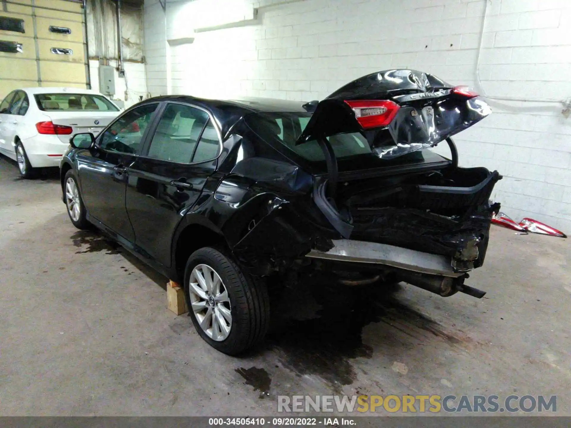 3 Photograph of a damaged car 4T1B11HK0KU694360 TOYOTA CAMRY 2019